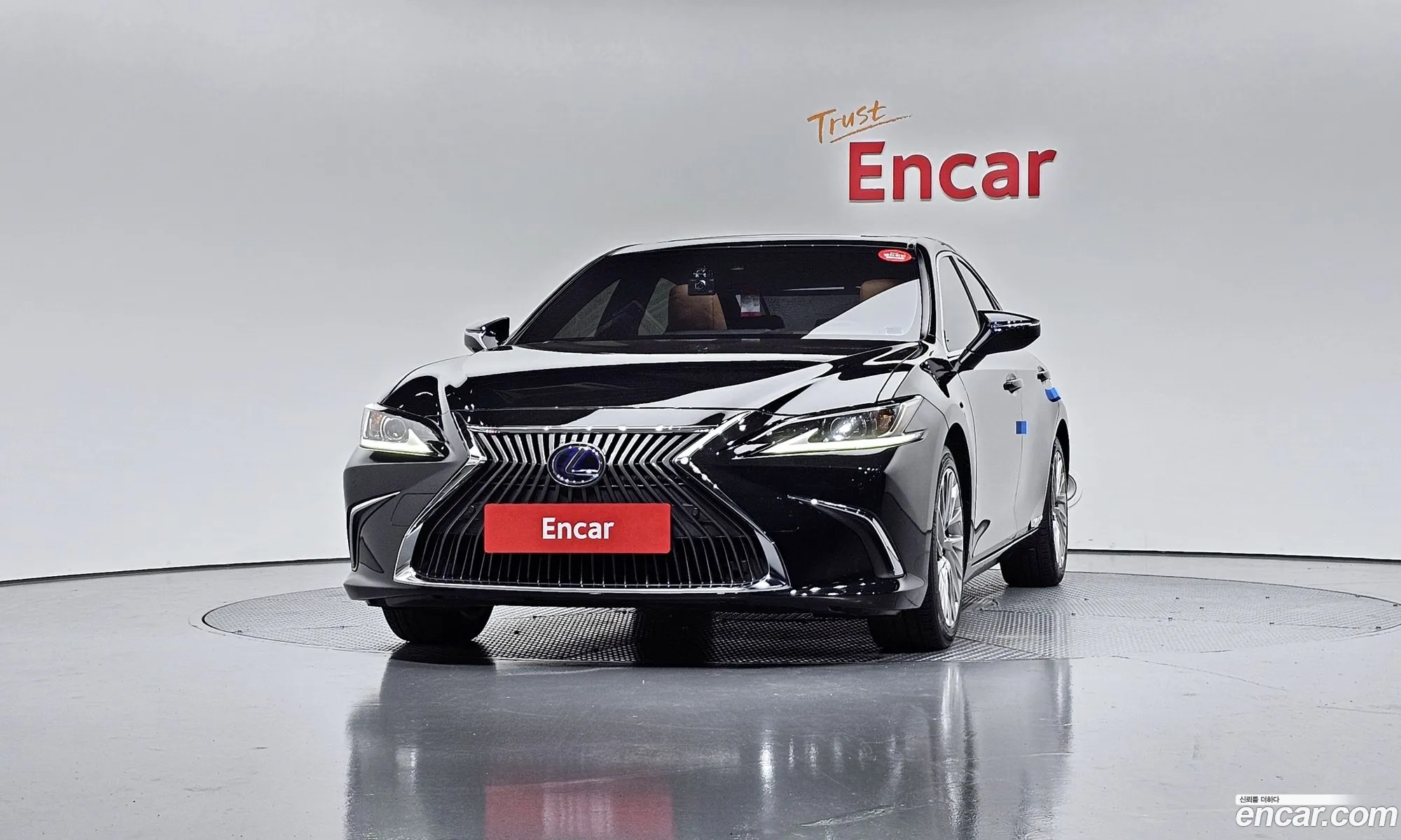 Lexus ES300h 7th Gen 2020 — 17