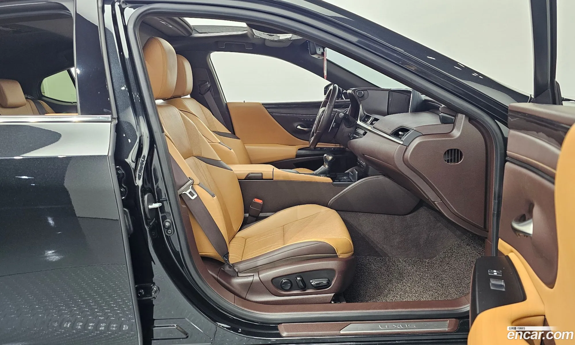 Lexus ES300h 7th Gen 2020 — 13