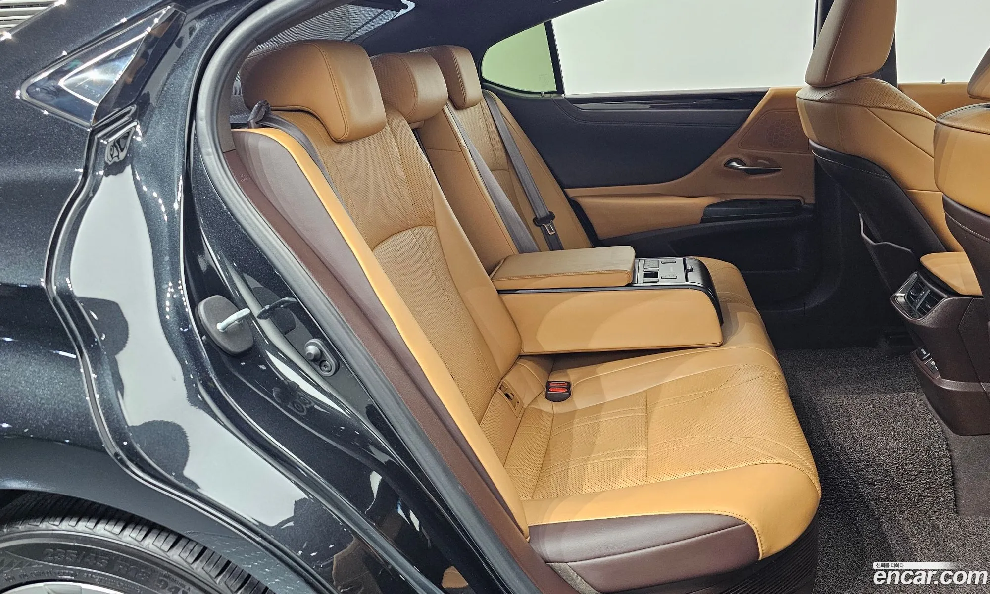 Lexus ES300h 7th Gen 2020 — 9