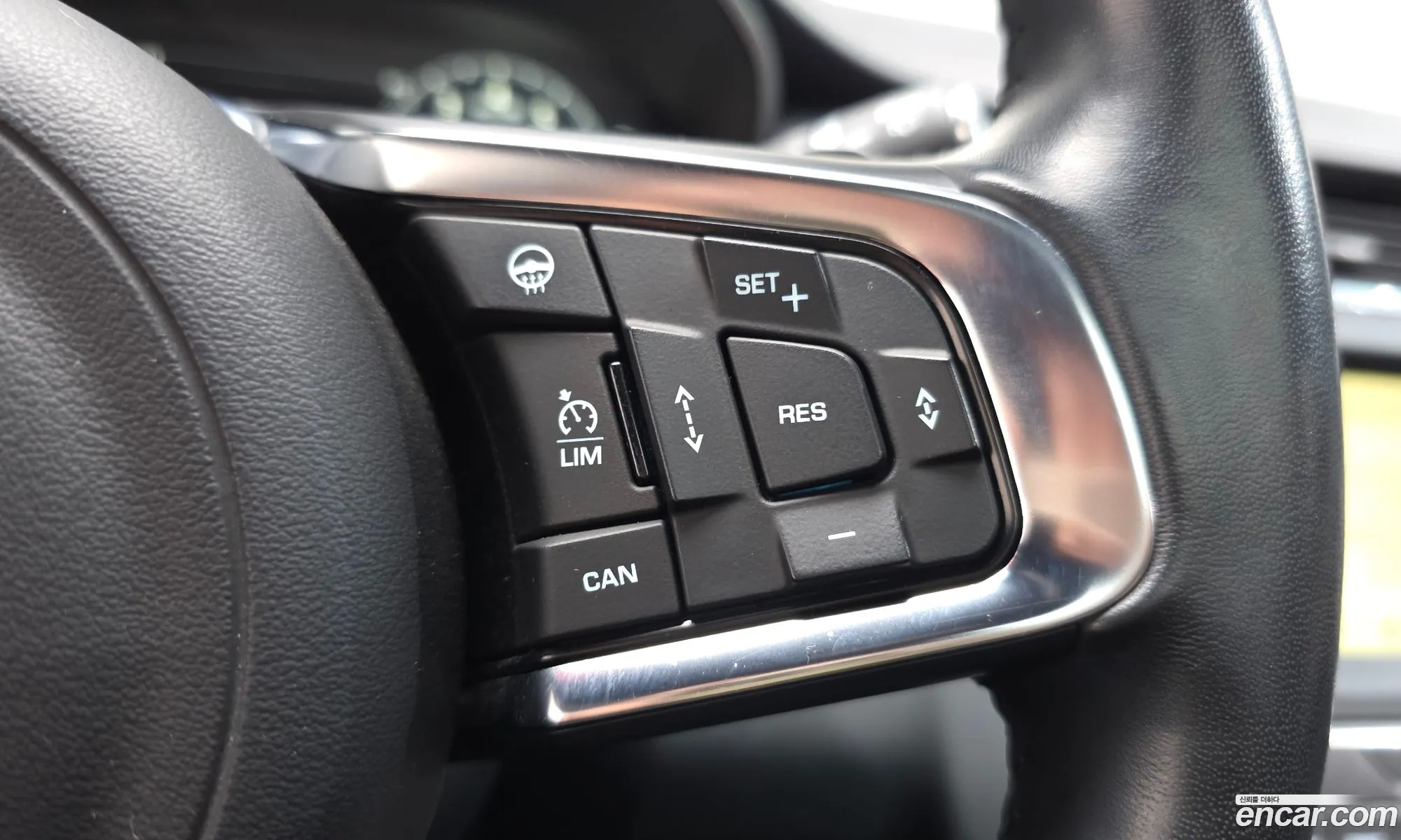 Jaguar E-Pace 2018 SADFA2BX8J1Z31097 — 20