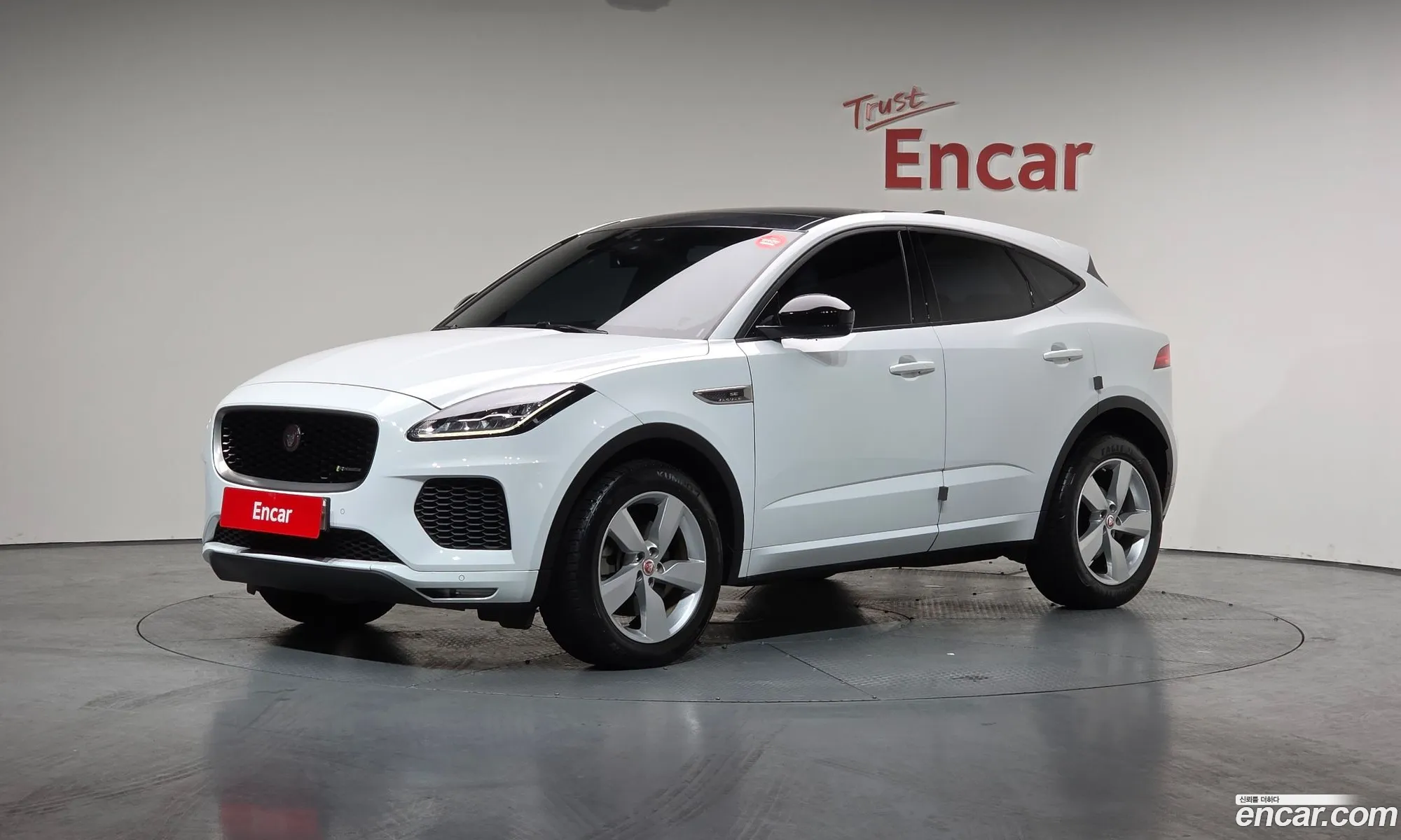 Jaguar E-Pace 2018 SADFA2BX8J1Z31097 — 11