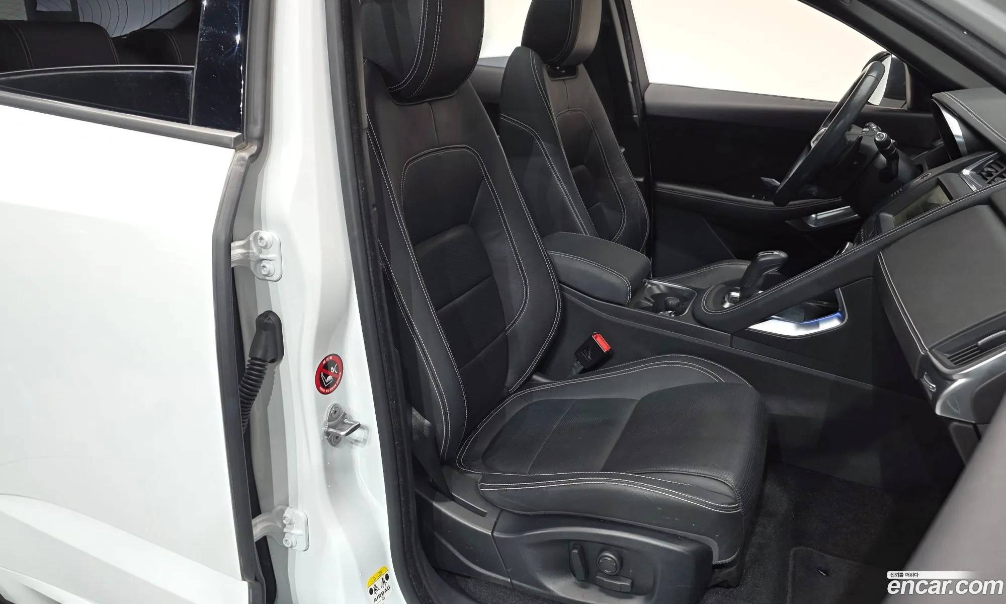 Jaguar E-Pace 2018 SADFA2BX8J1Z31097 — 3