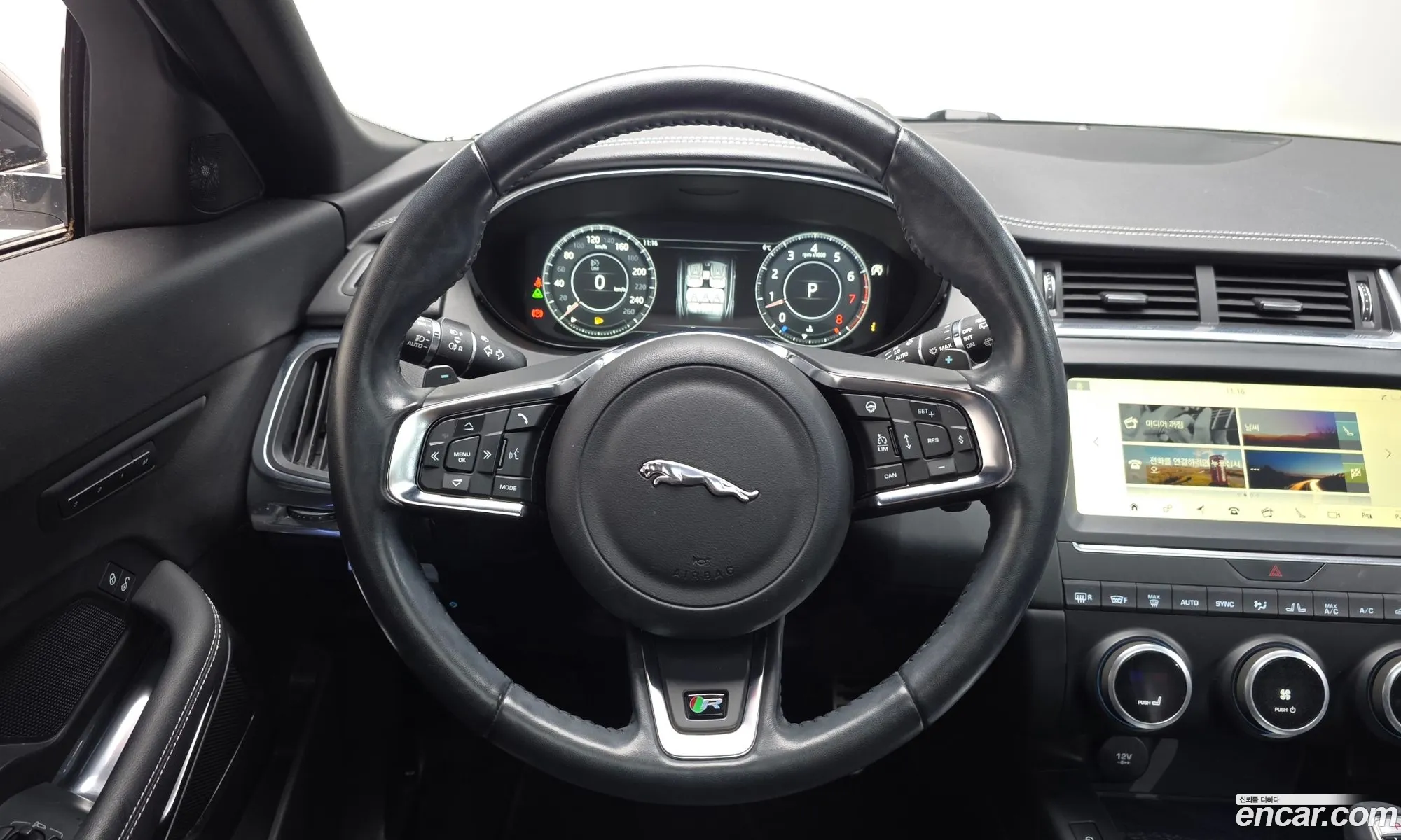 Jaguar E-Pace 2018 SADFA2BX8J1Z31097 — 16