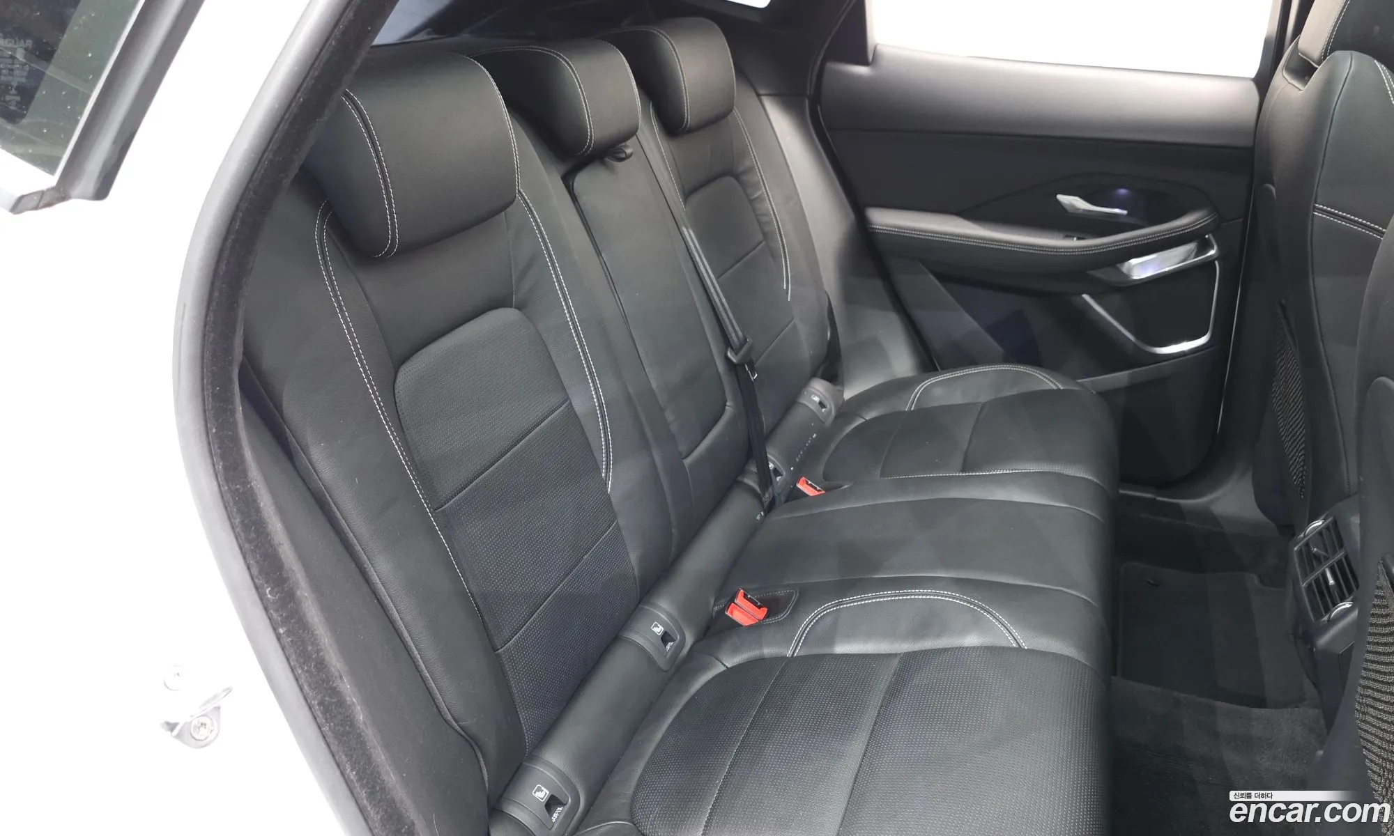 Jaguar E-Pace 2018 SADFA2BX8J1Z31097 — 5
