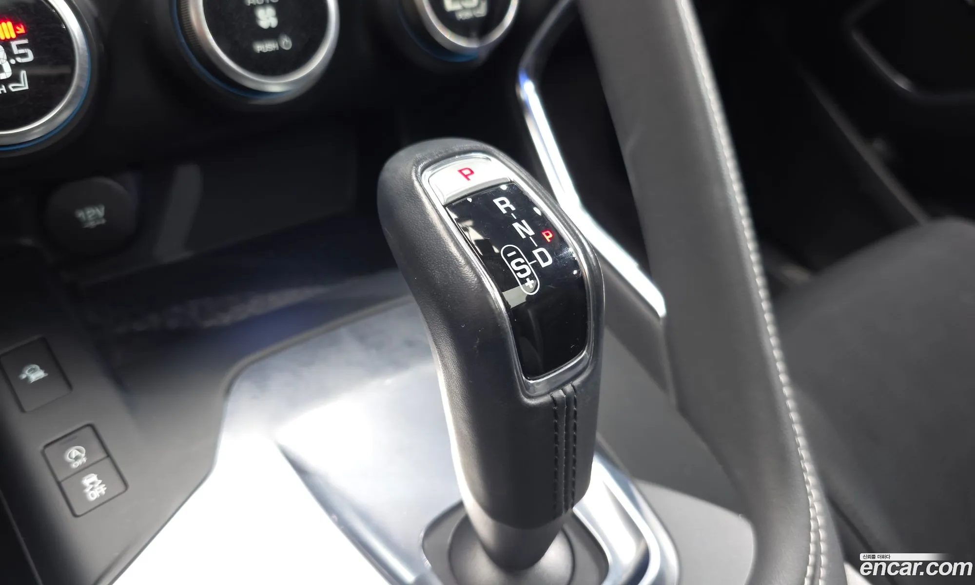 Jaguar E-Pace 2018 SADFA2BX8J1Z31097 — 18