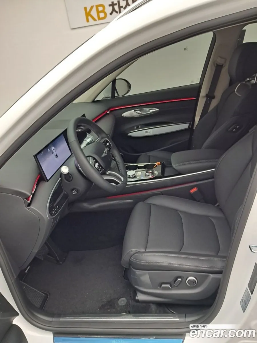 Genesis GV70 2025 — 12