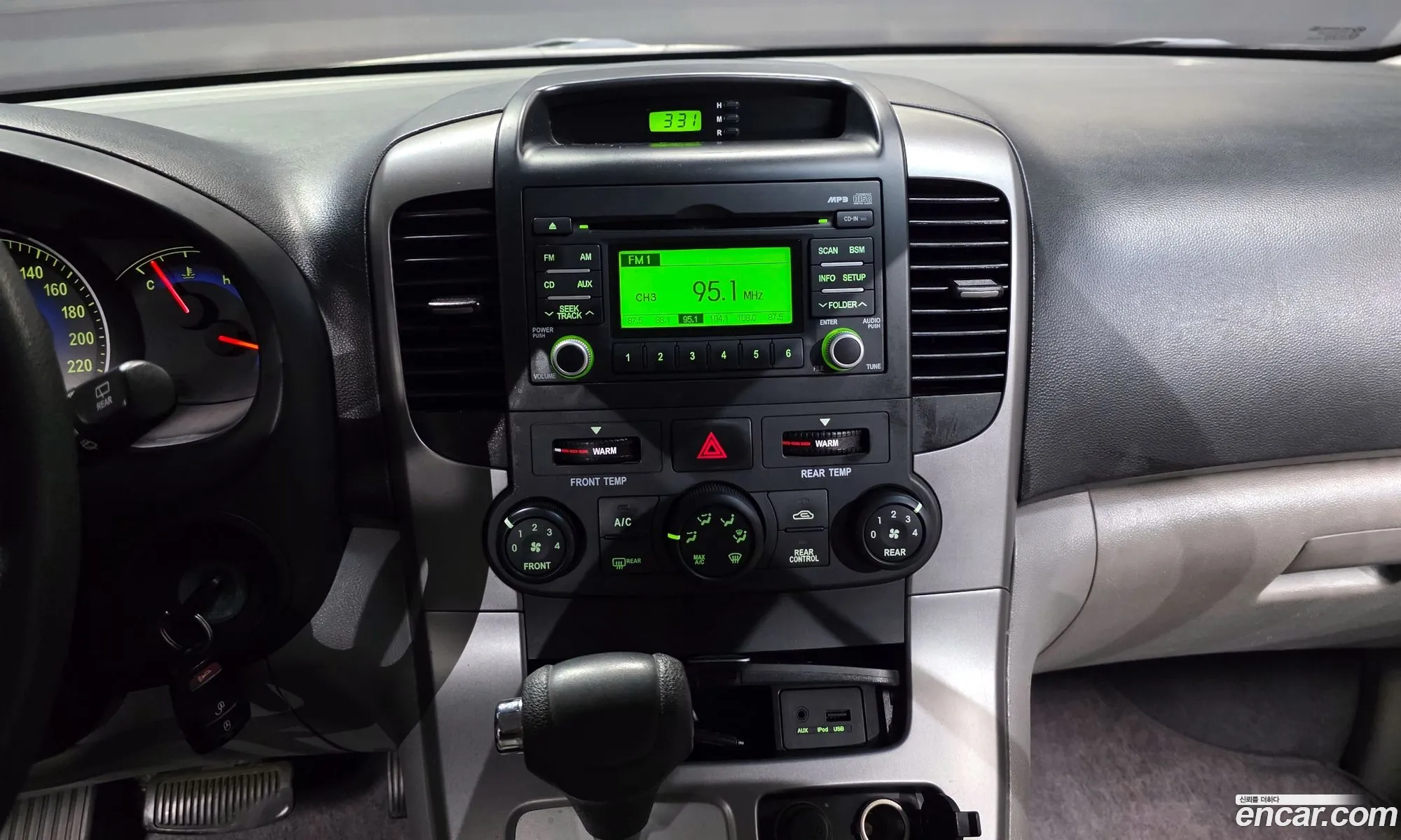 Kia Carnival R 2010 — 18