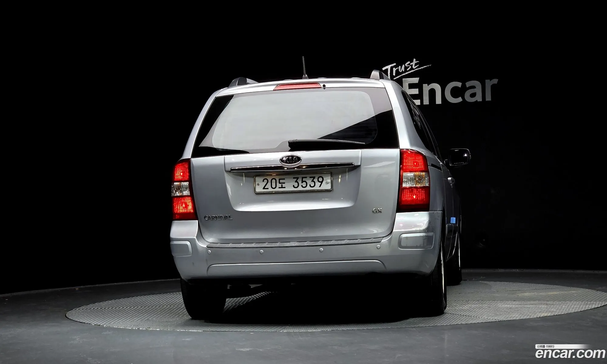 Kia Carnival R 2010 — 16