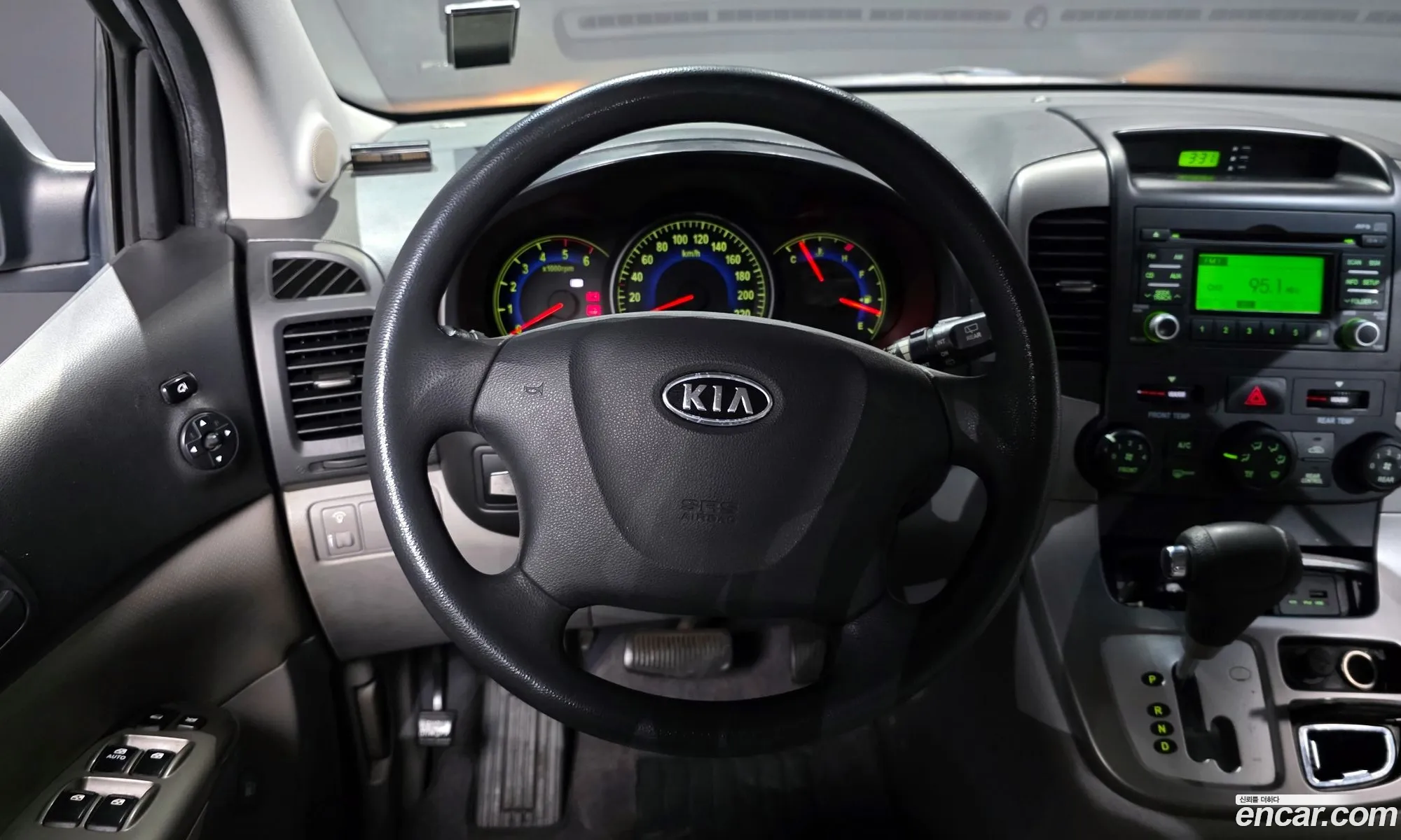 Kia Carnival R 2010 — 2