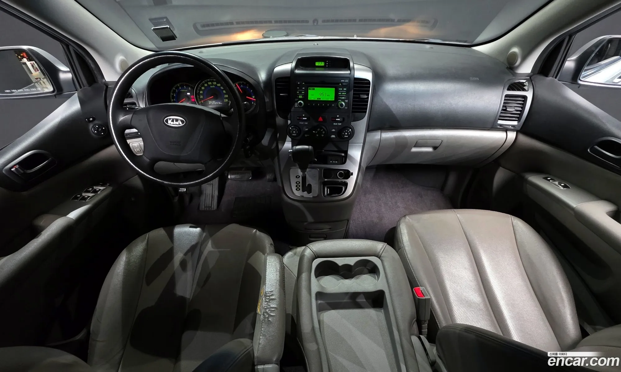 Kia Carnival R 2010 — 17