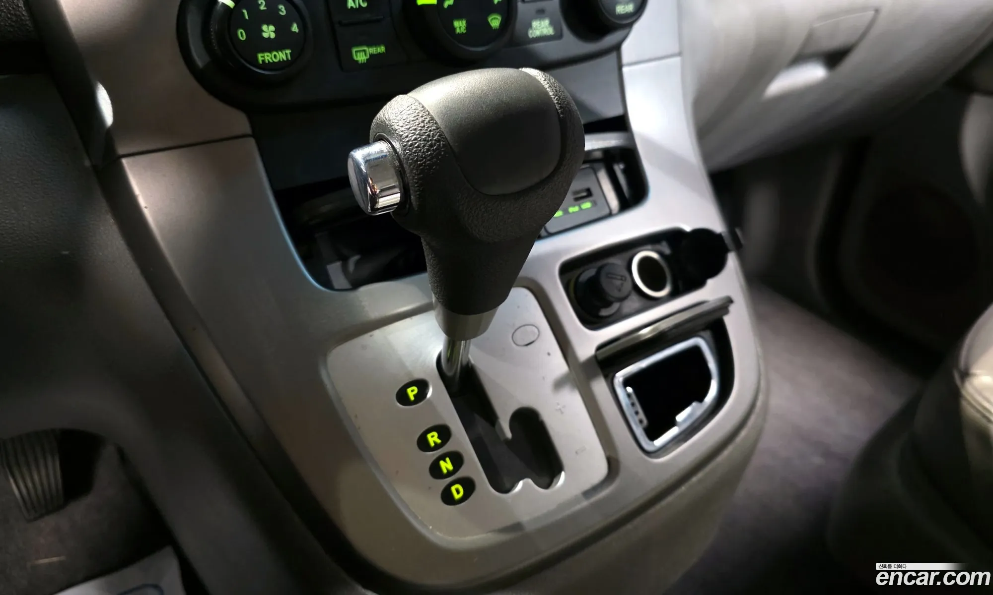 Kia Carnival R 2010 — 19