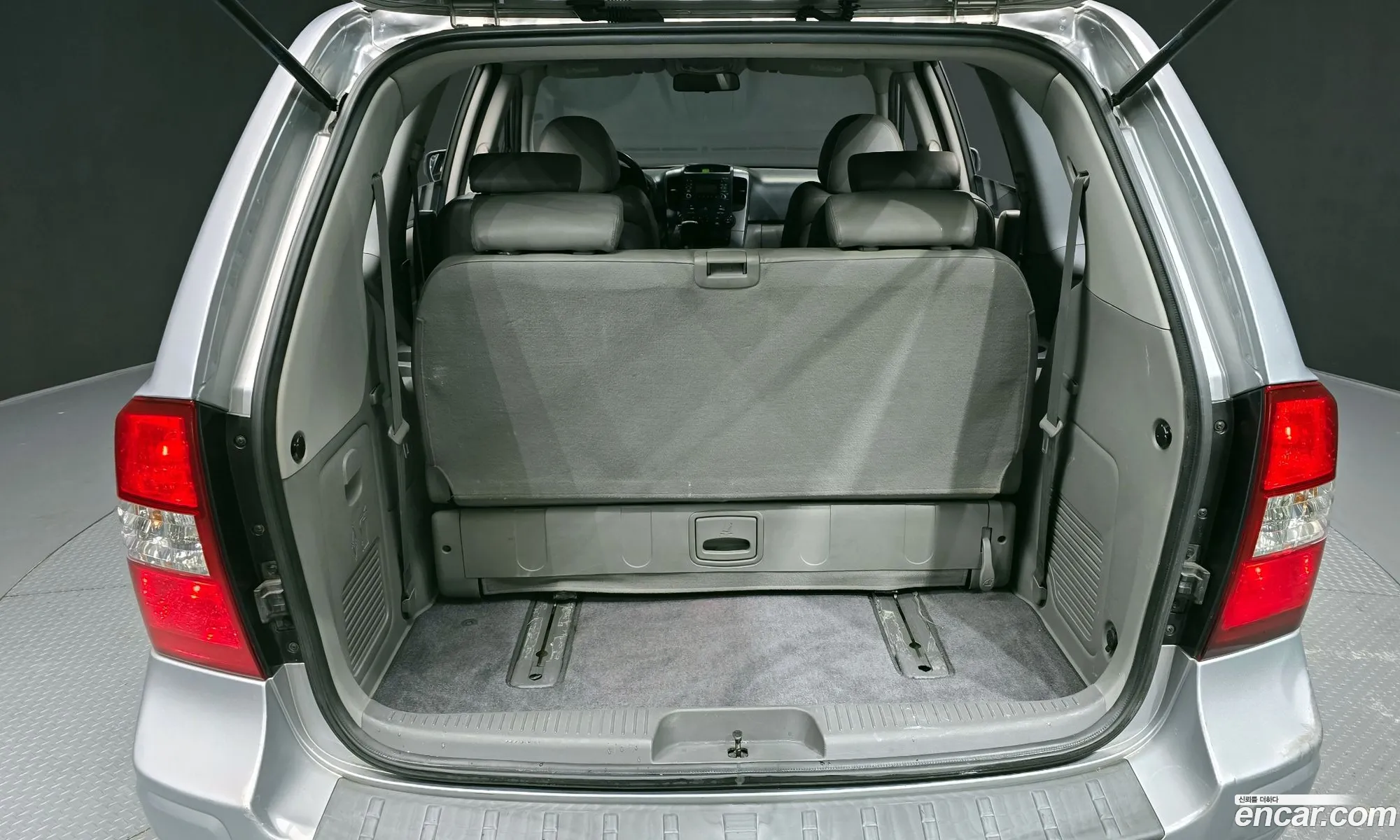 Kia Carnival R 2010 — 4