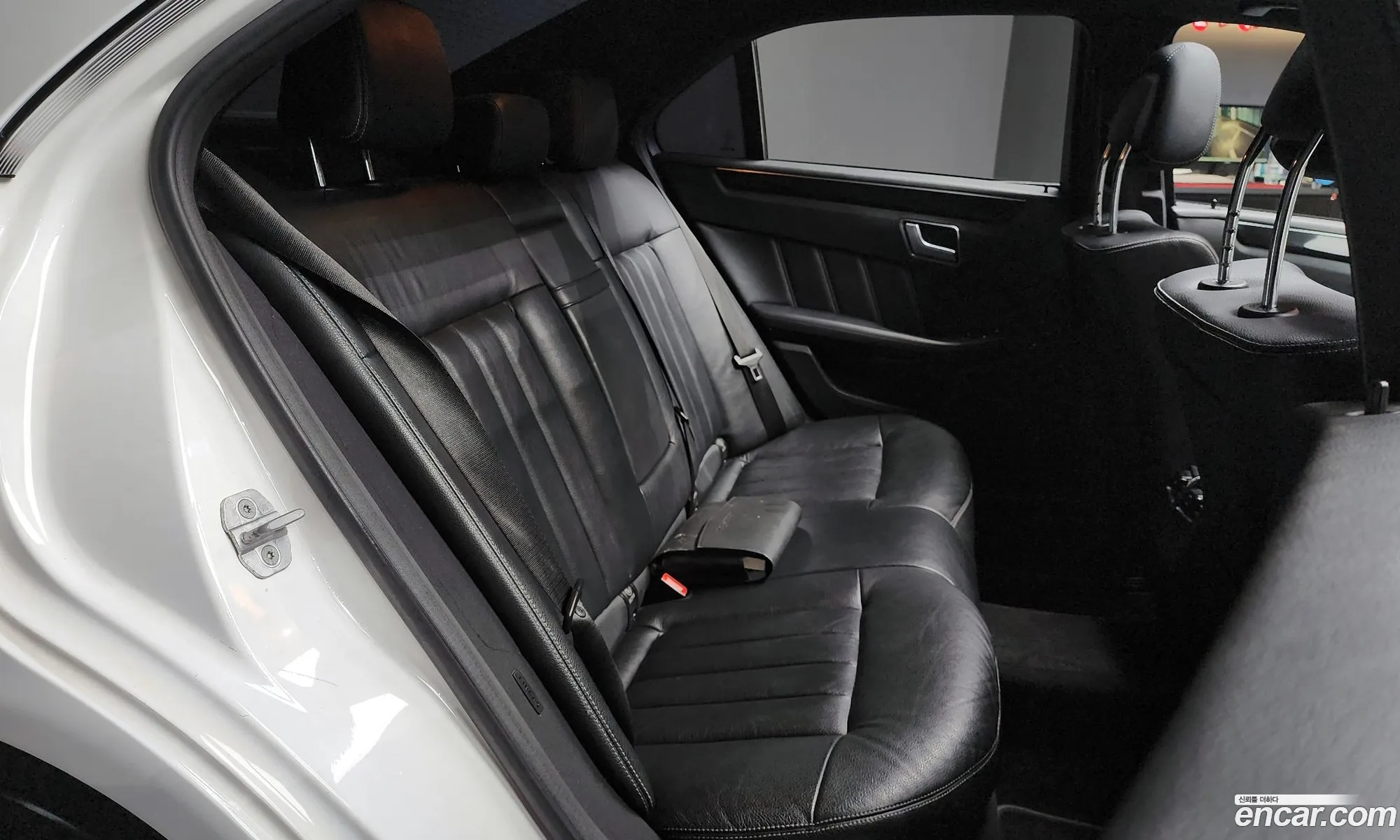 Mercedes-Benz E-Class W212 2014 WDDHF8CB0EB068264 — 18