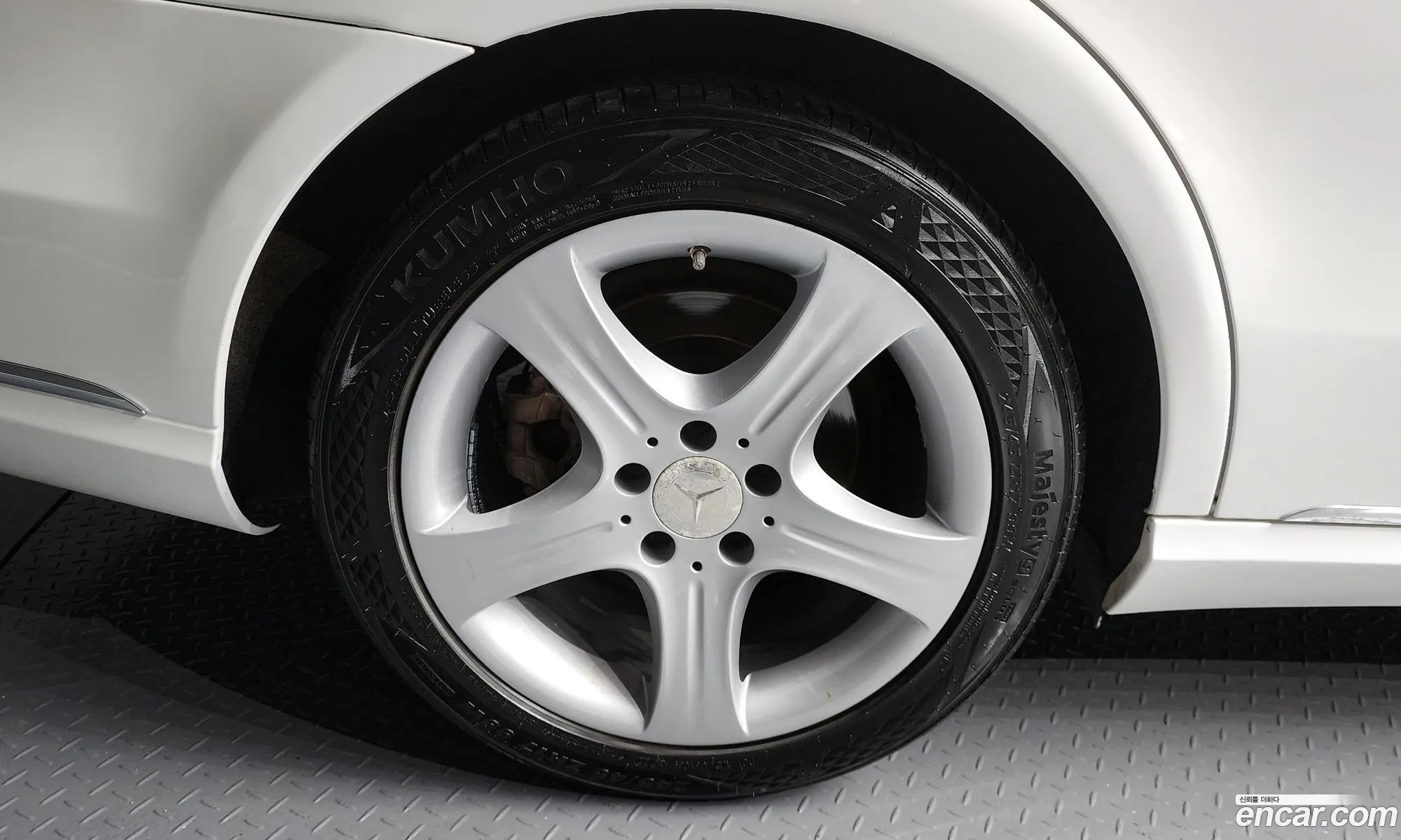 Mercedes-Benz E-Class W212 2014 WDDHF8CB0EB068264 — 13