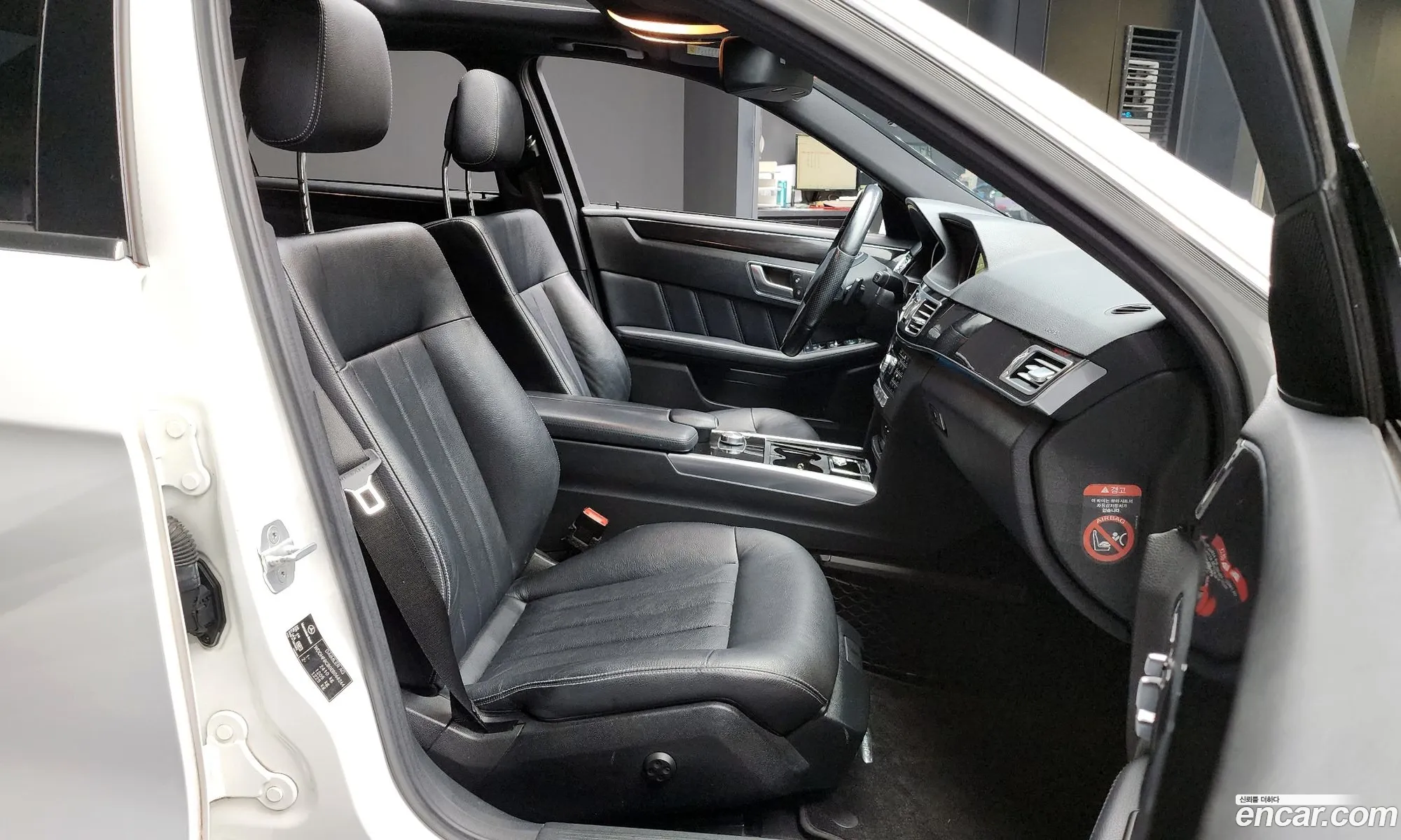 Mercedes-Benz E-Class W212 2014 WDDHF8CB0EB068264 — 16