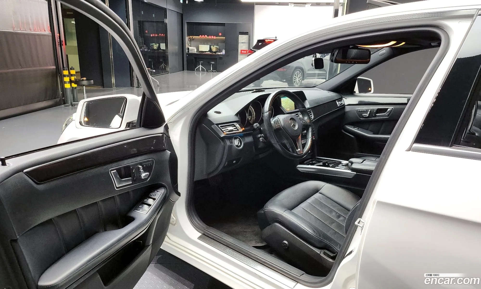 Mercedes-Benz E-Class W212 2014 WDDHF8CB0EB068264 — 7