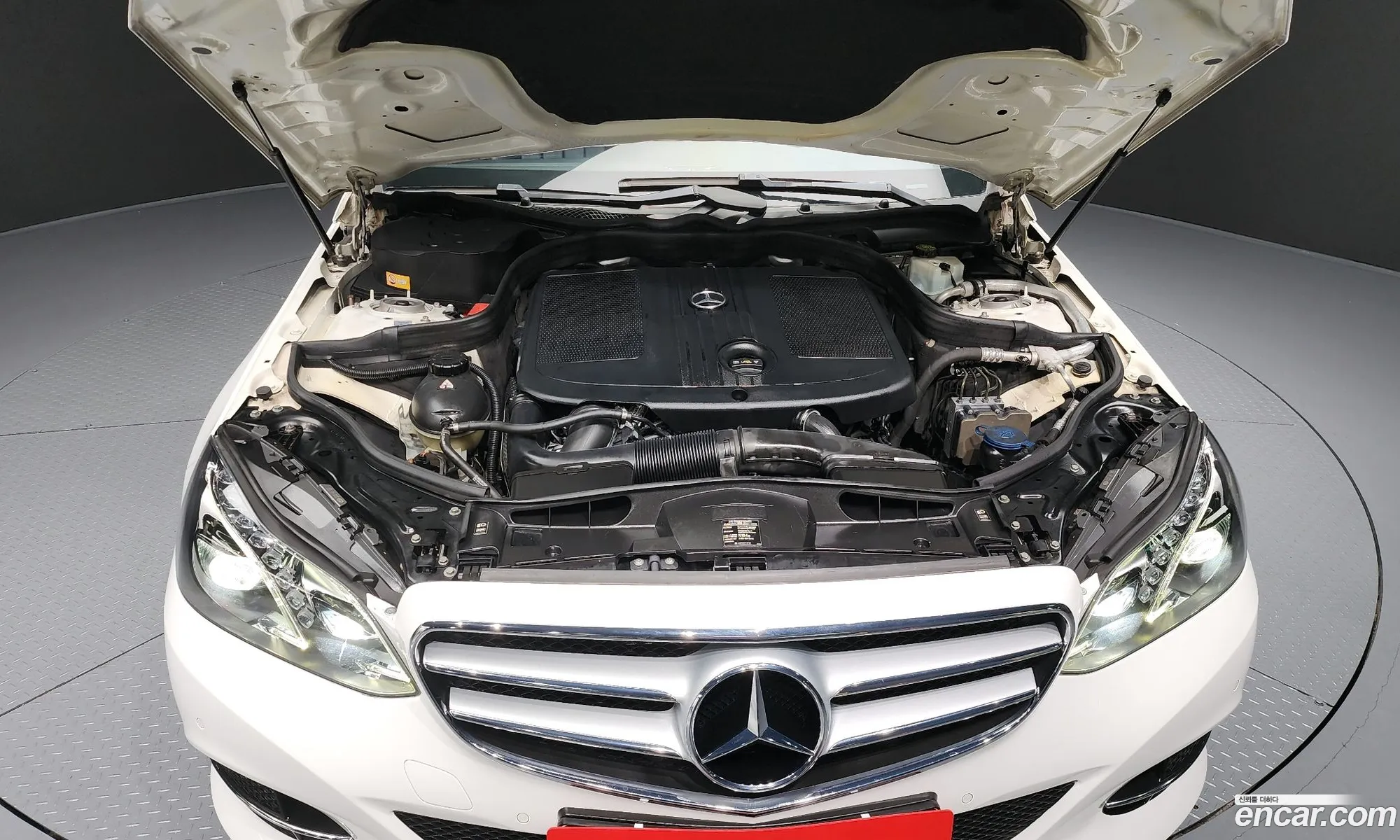 Mercedes-Benz E-Class W212 2014 WDDHF8CB0EB068264 — 19