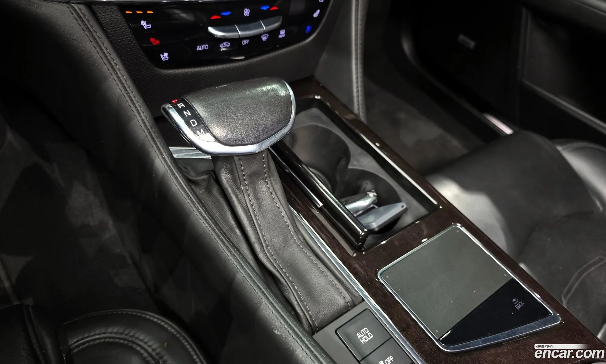 Cadillac CT6 2018 — 19