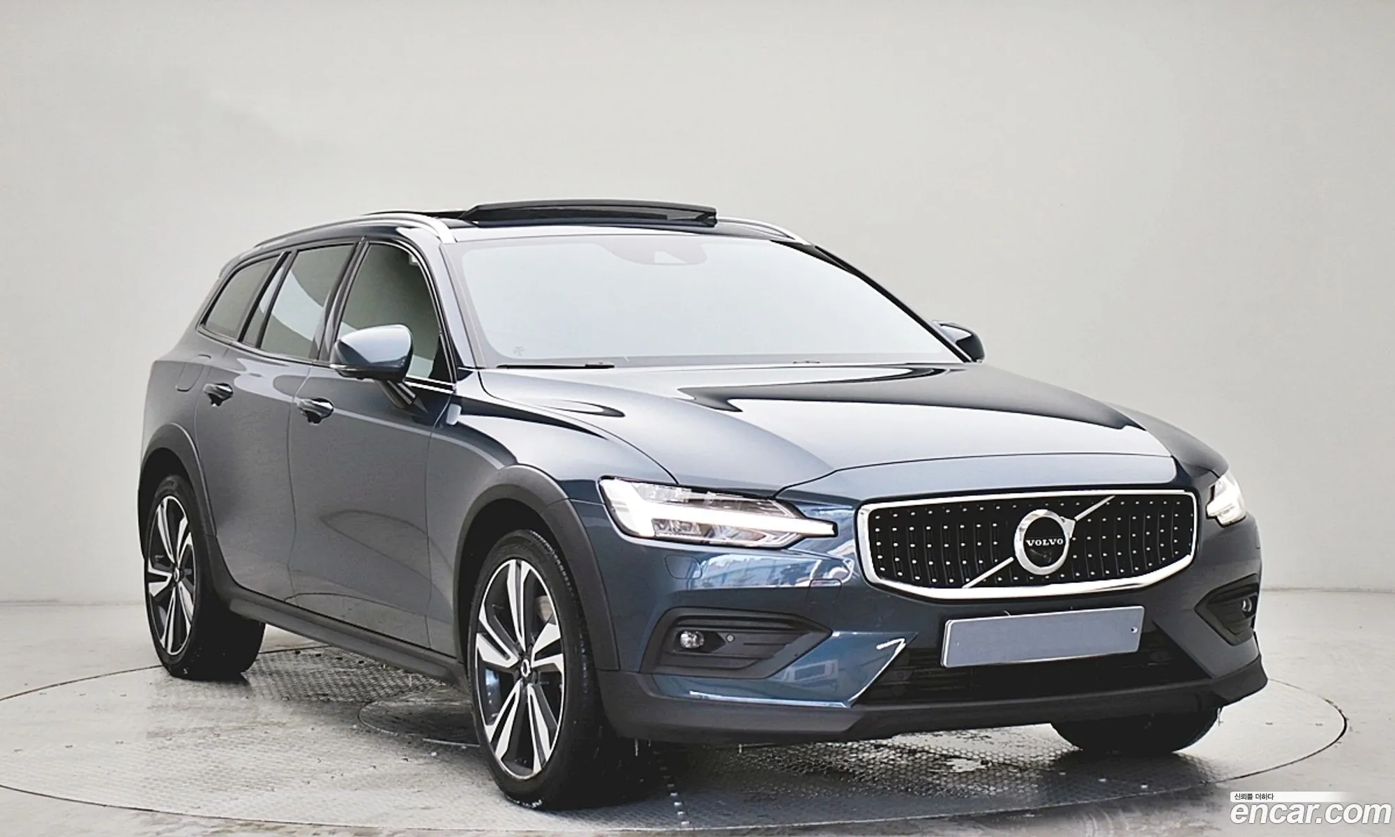 Volvo V60 Cross Country 2020 — 18