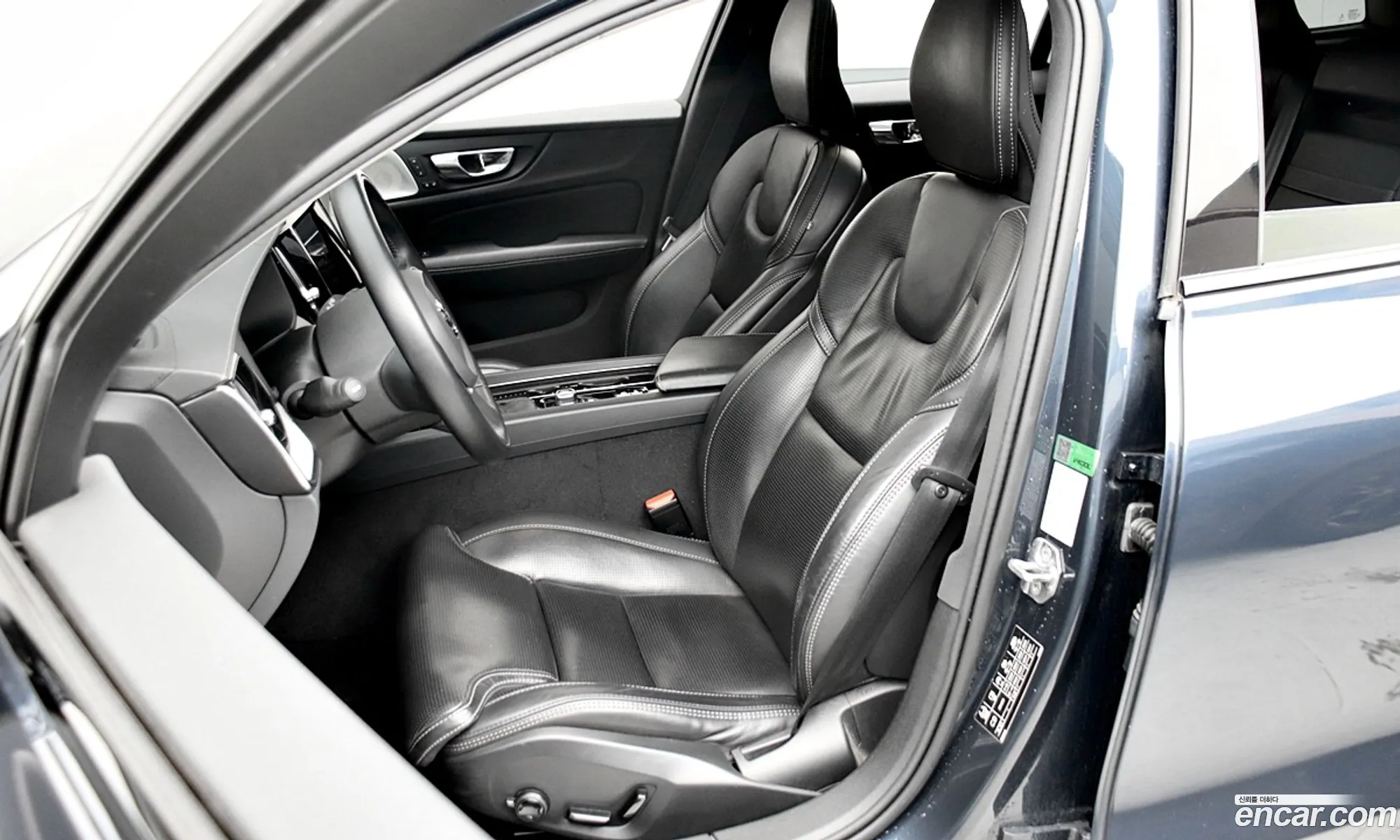 Volvo V60 Cross Country 2020 — 17