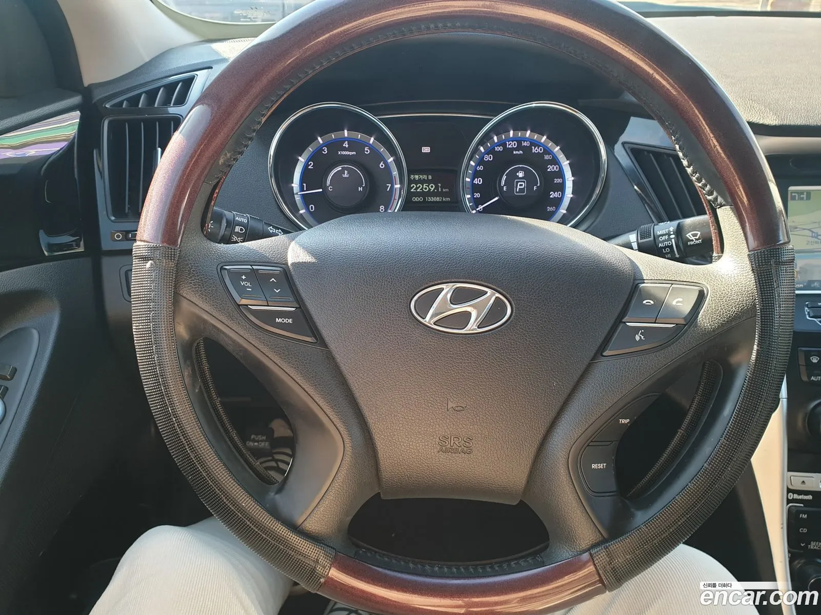 Hyundai YF Sonata 2010 — 6
