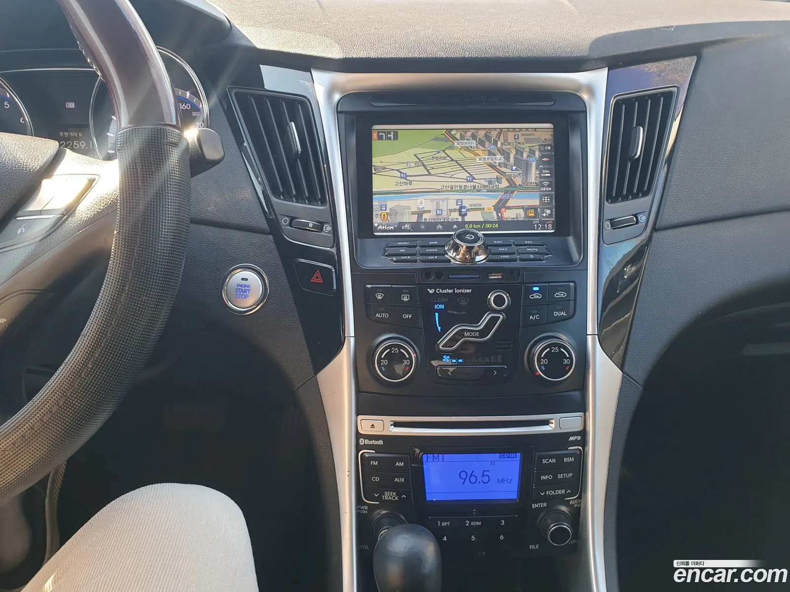 Hyundai YF Sonata 2010 — 15