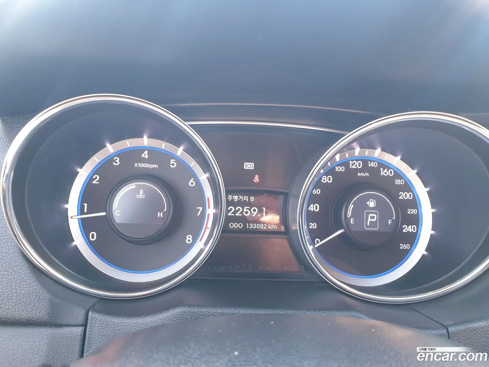 Hyundai YF Sonata 2010 — 10