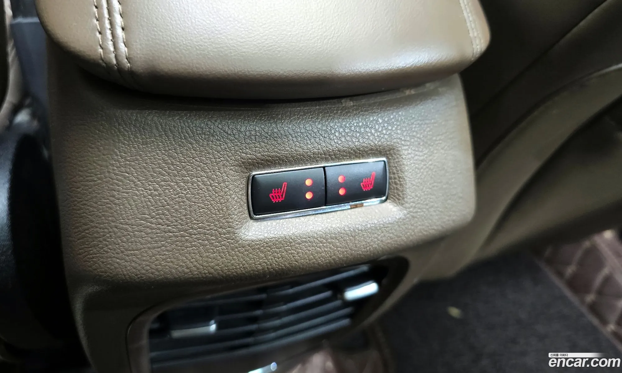 Lincoln MKC 2018 5LMCJ3D92JUL20184 — 18