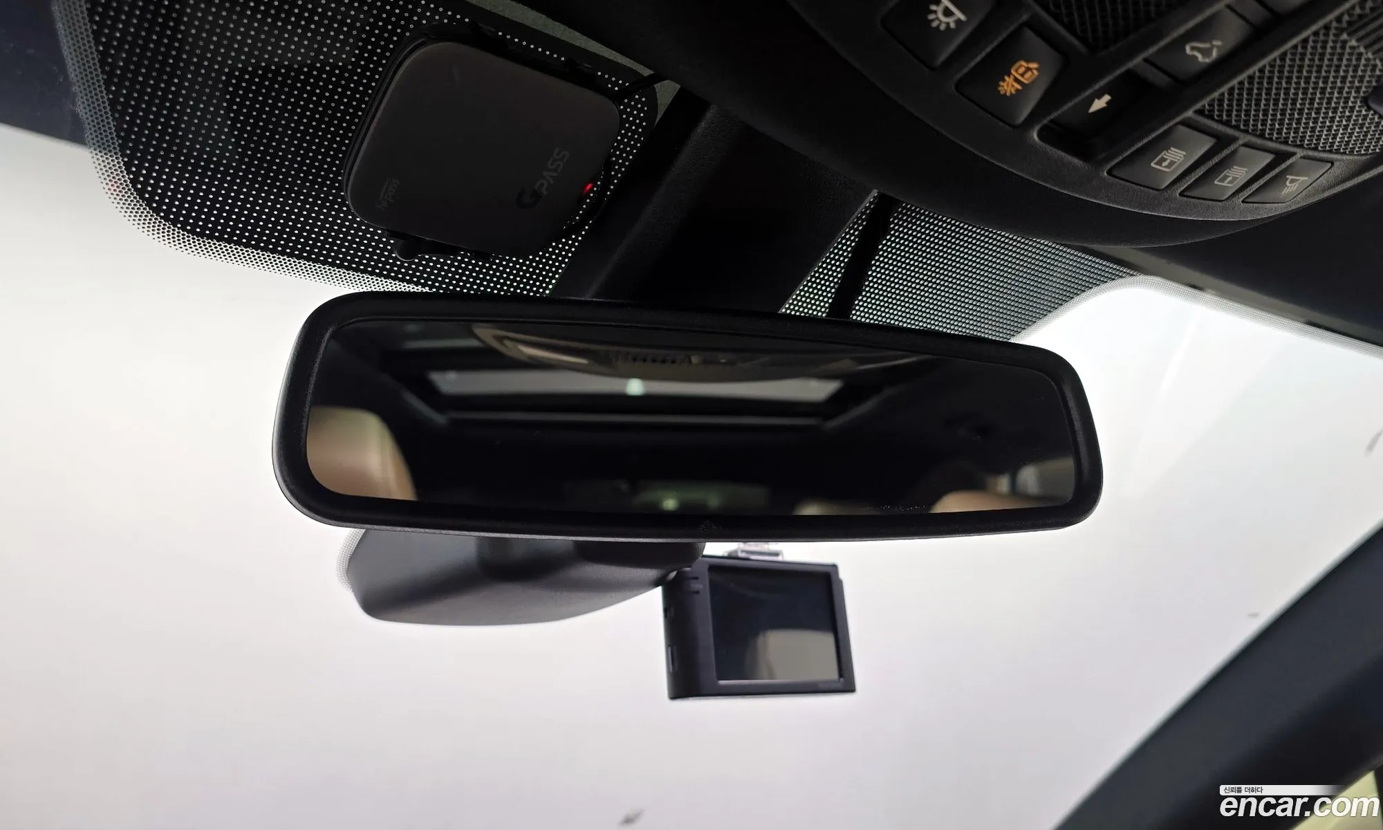 Lincoln MKC 2018 5LMCJ3D92JUL20184 — 6