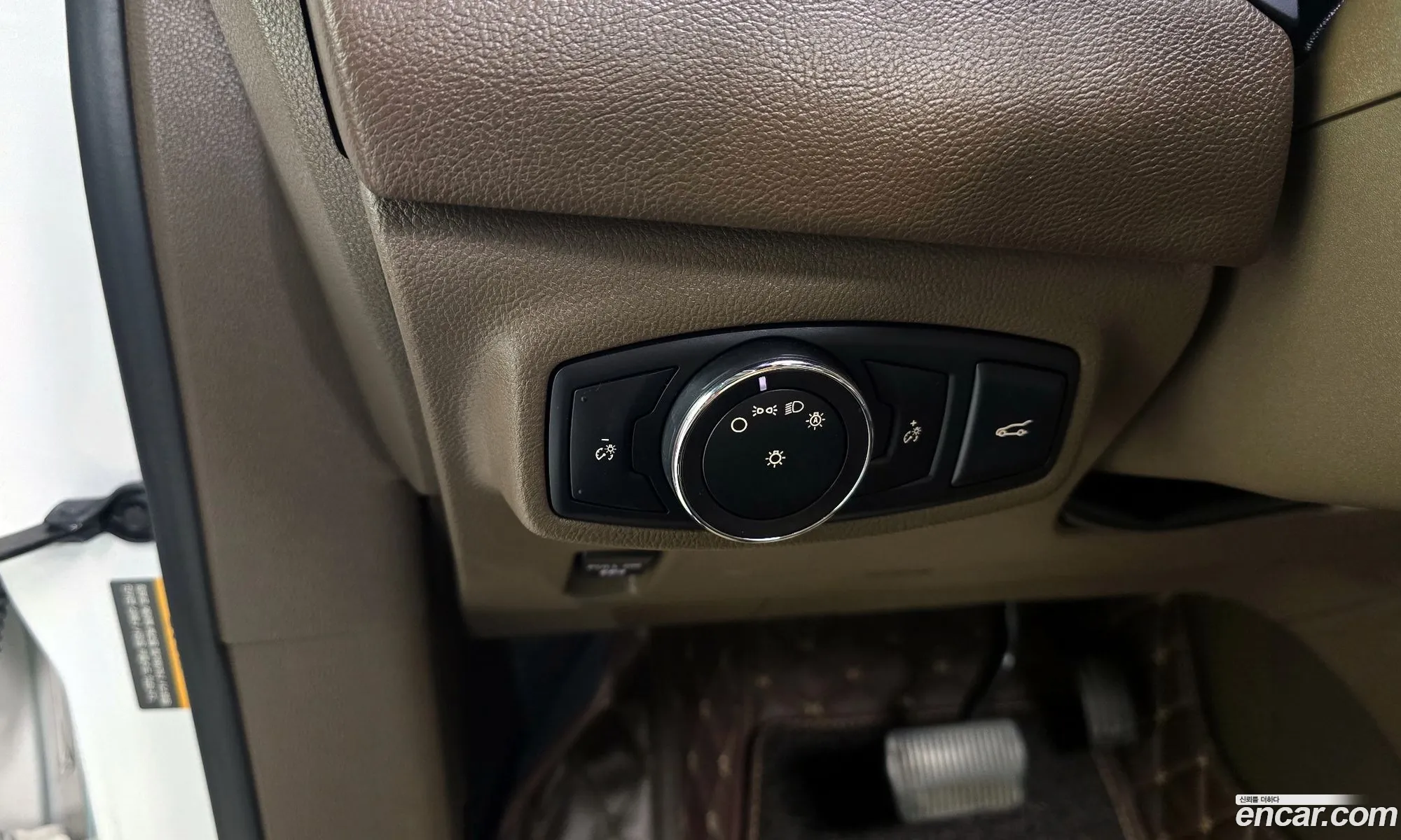 Lincoln MKC 2018 5LMCJ3D92JUL20184 — 8