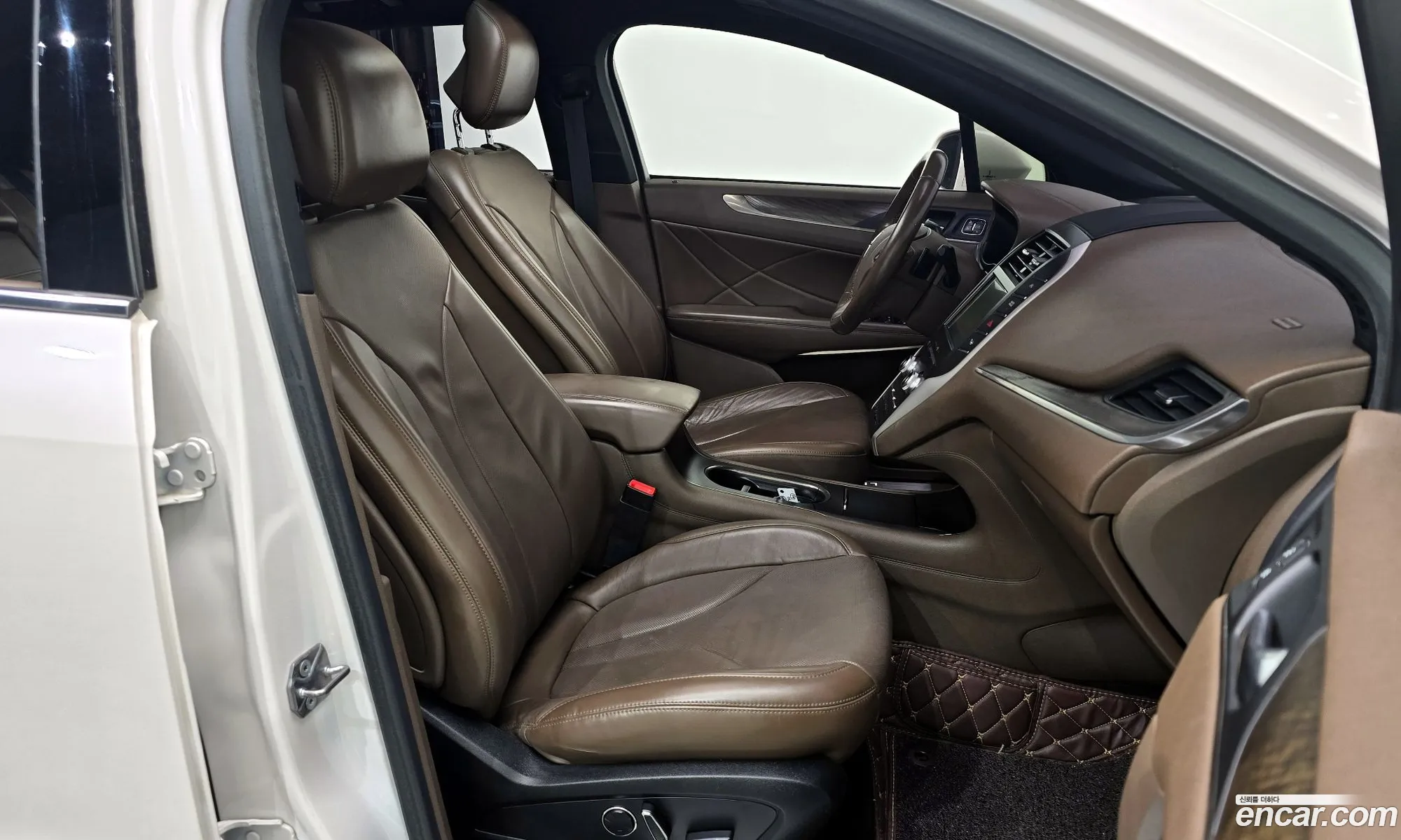 Lincoln MKC 2018 5LMCJ3D92JUL20184 — 11