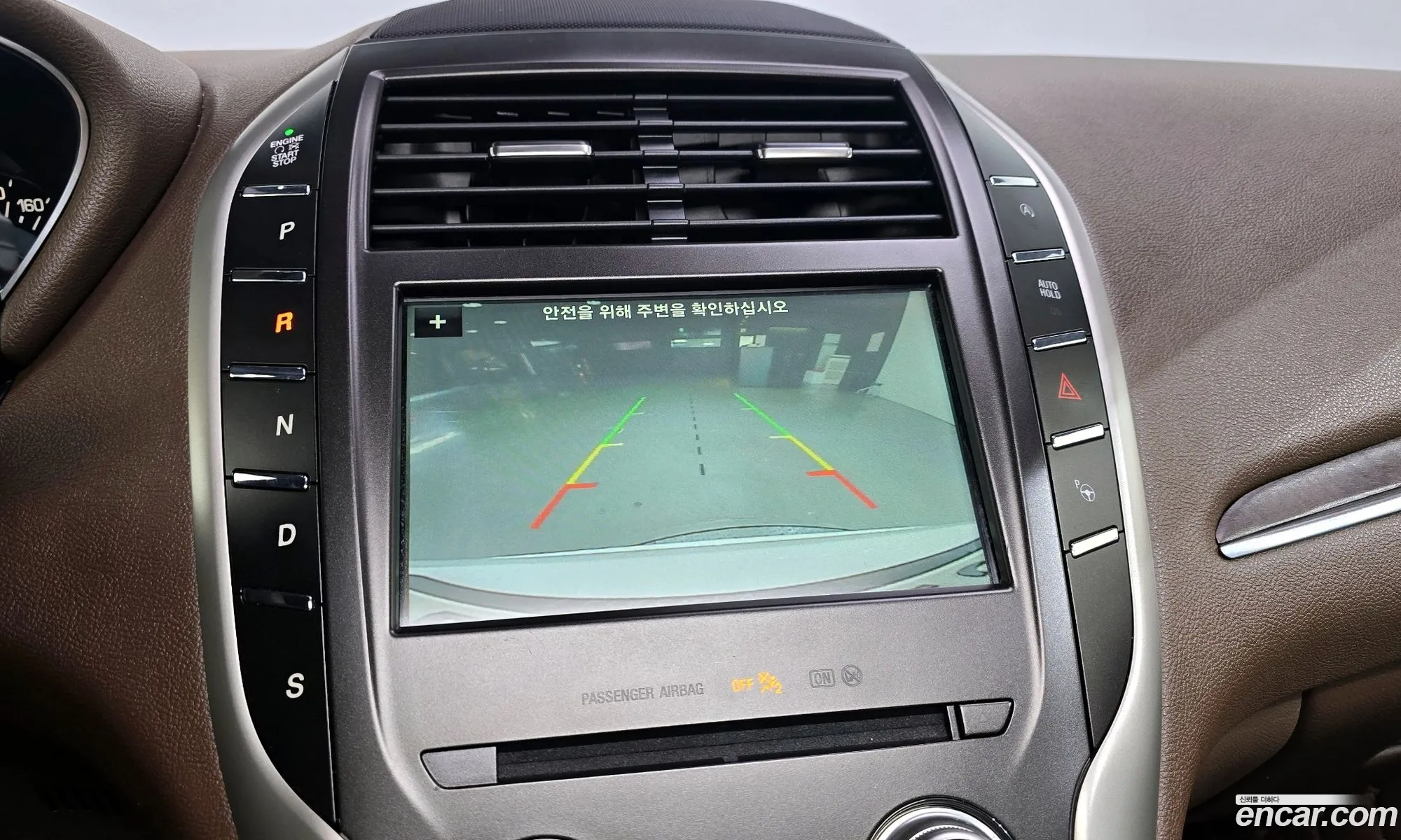 Lincoln MKC 2018 5LMCJ3D92JUL20184 — 16