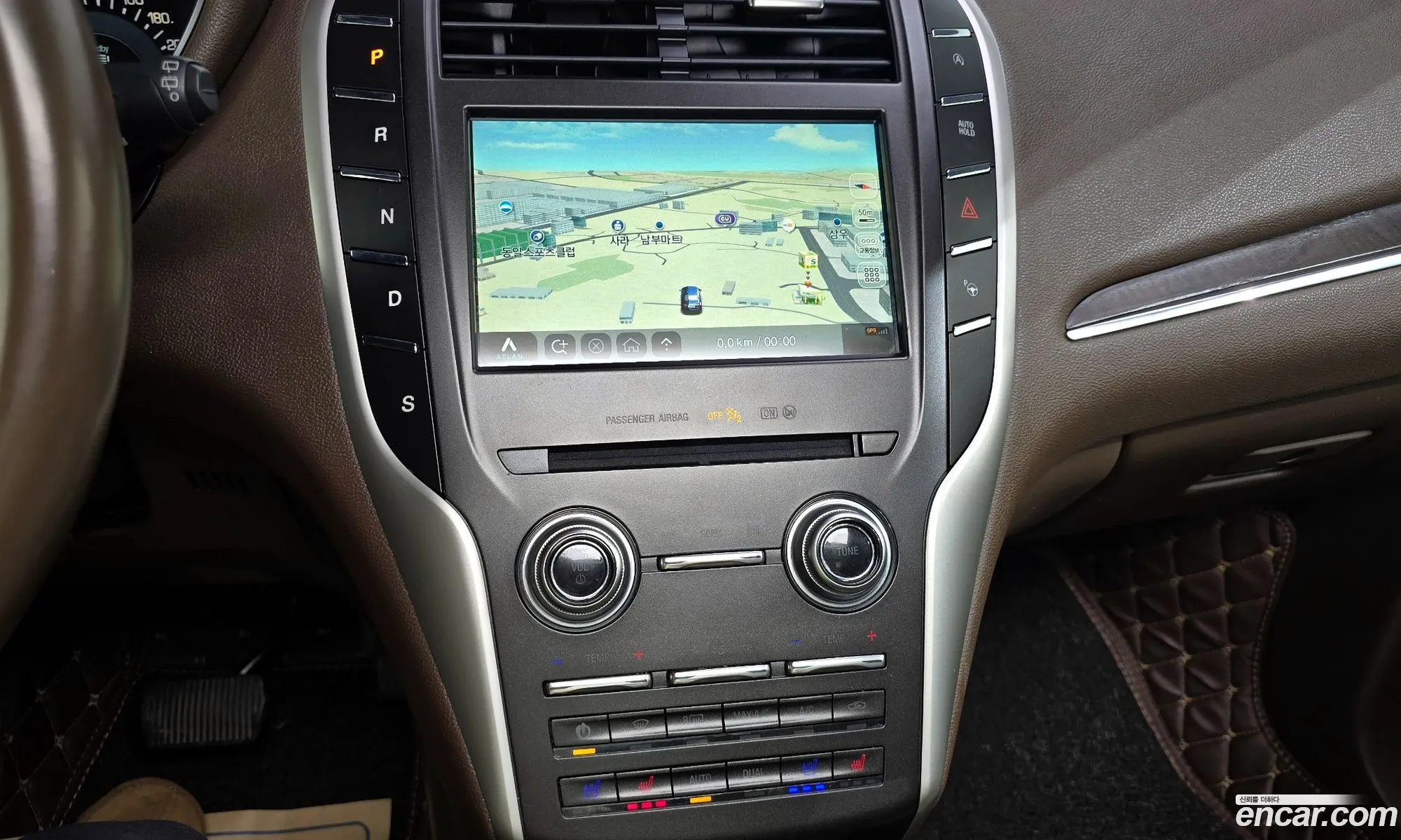 Lincoln MKC 2018 5LMCJ3D92JUL20184 — 5