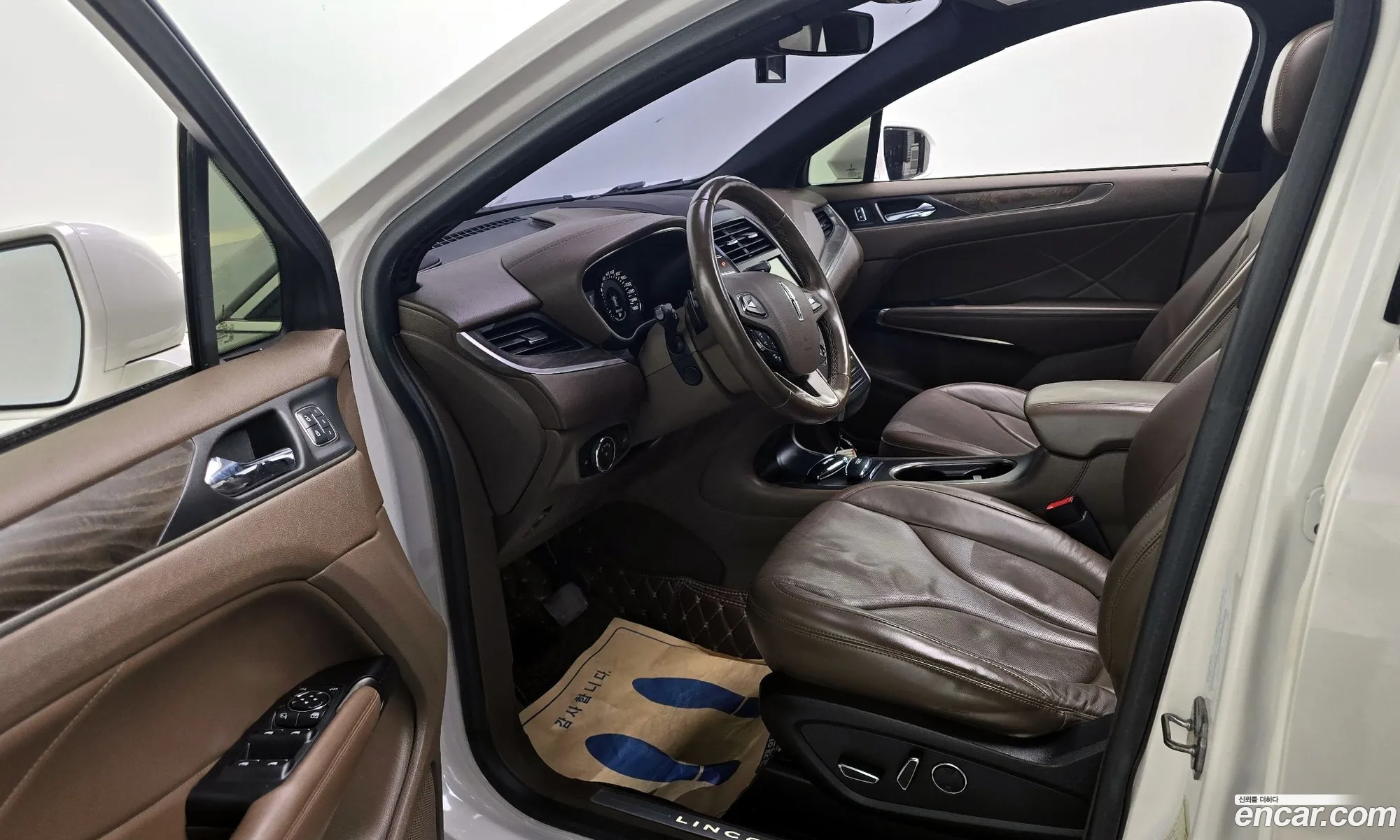 Lincoln MKC 2018 5LMCJ3D92JUL20184 — 19