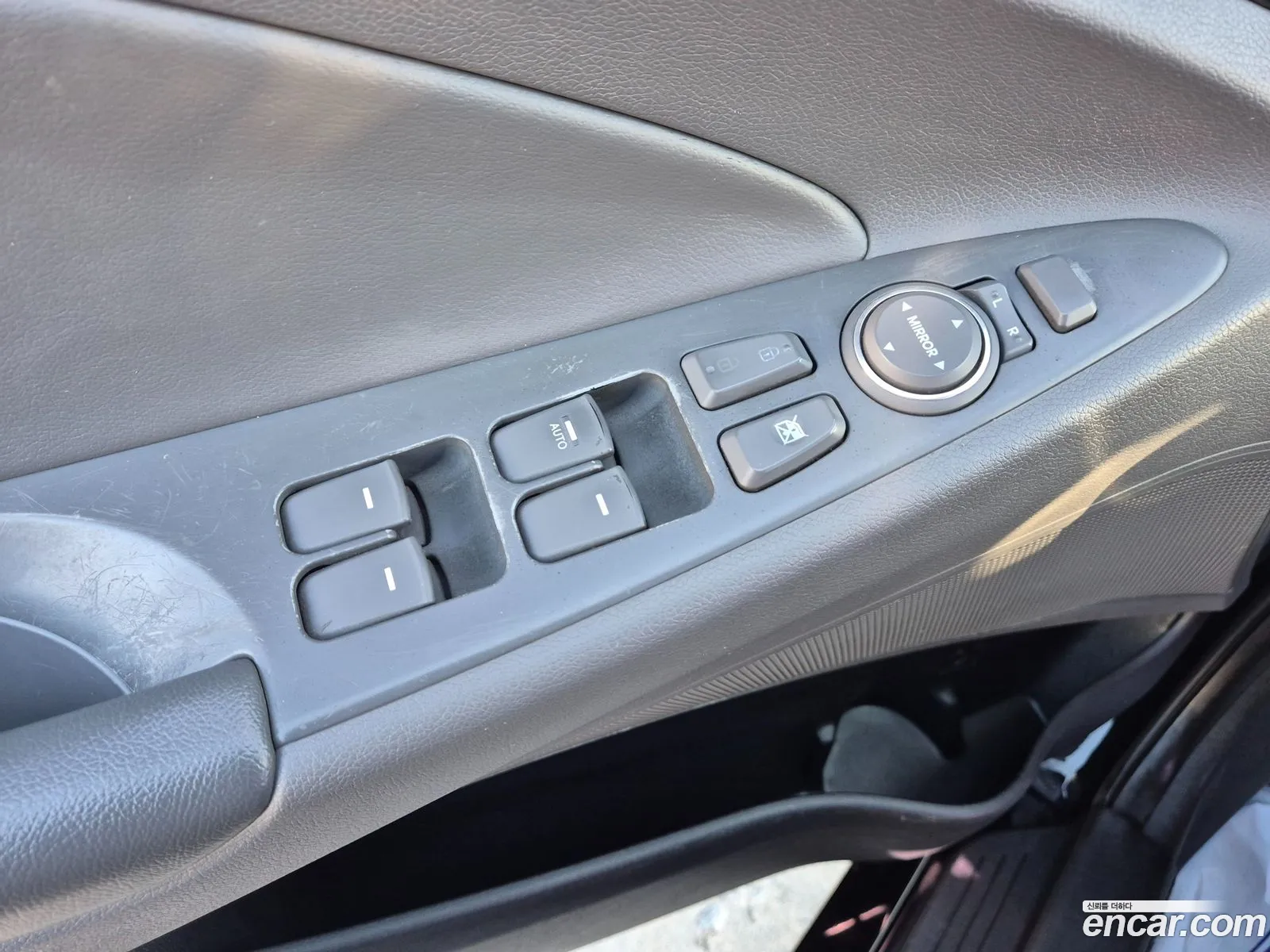 Hyundai YF Sonata 2011 — 10