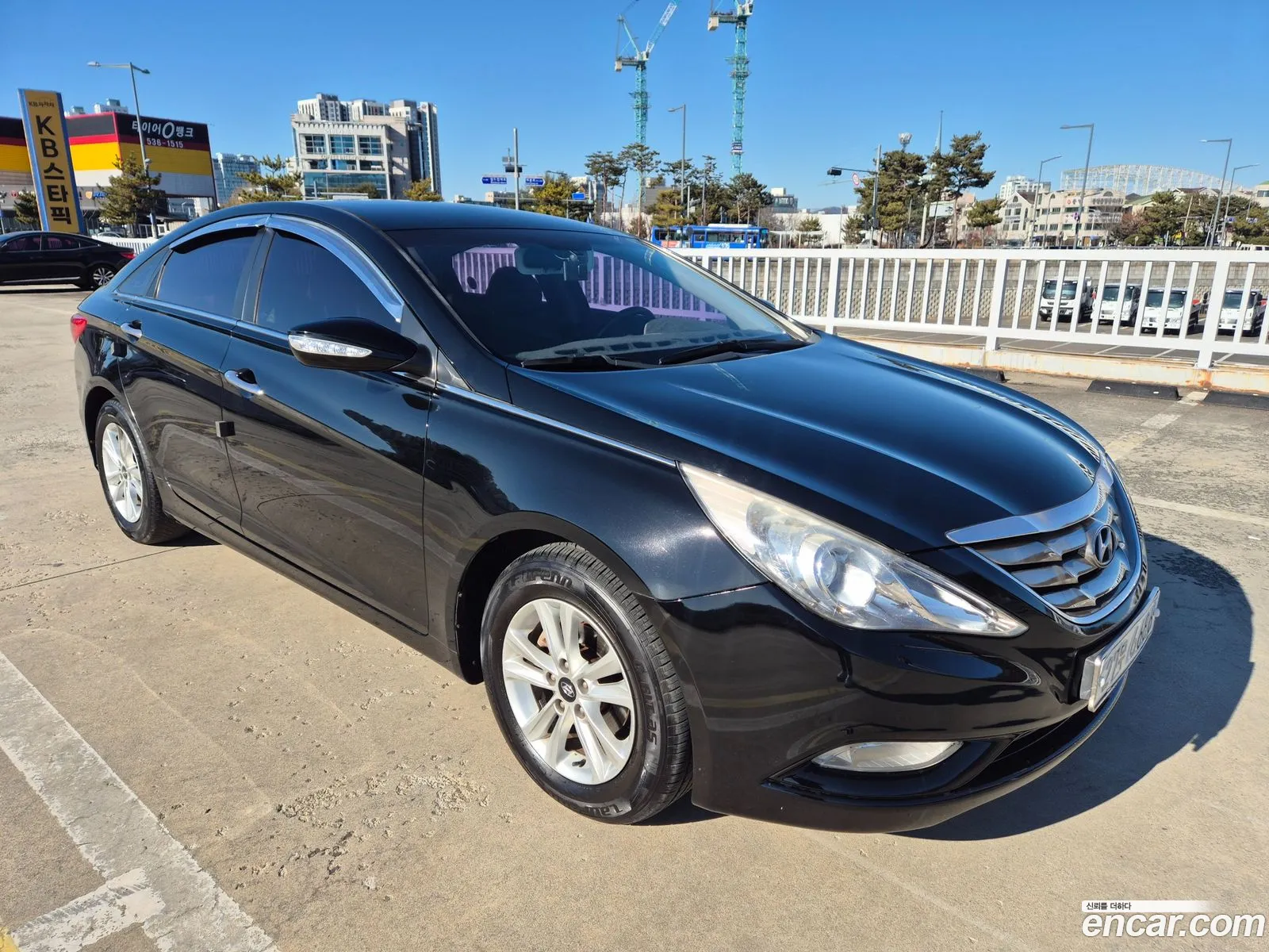 Hyundai YF Sonata 2011 — 13