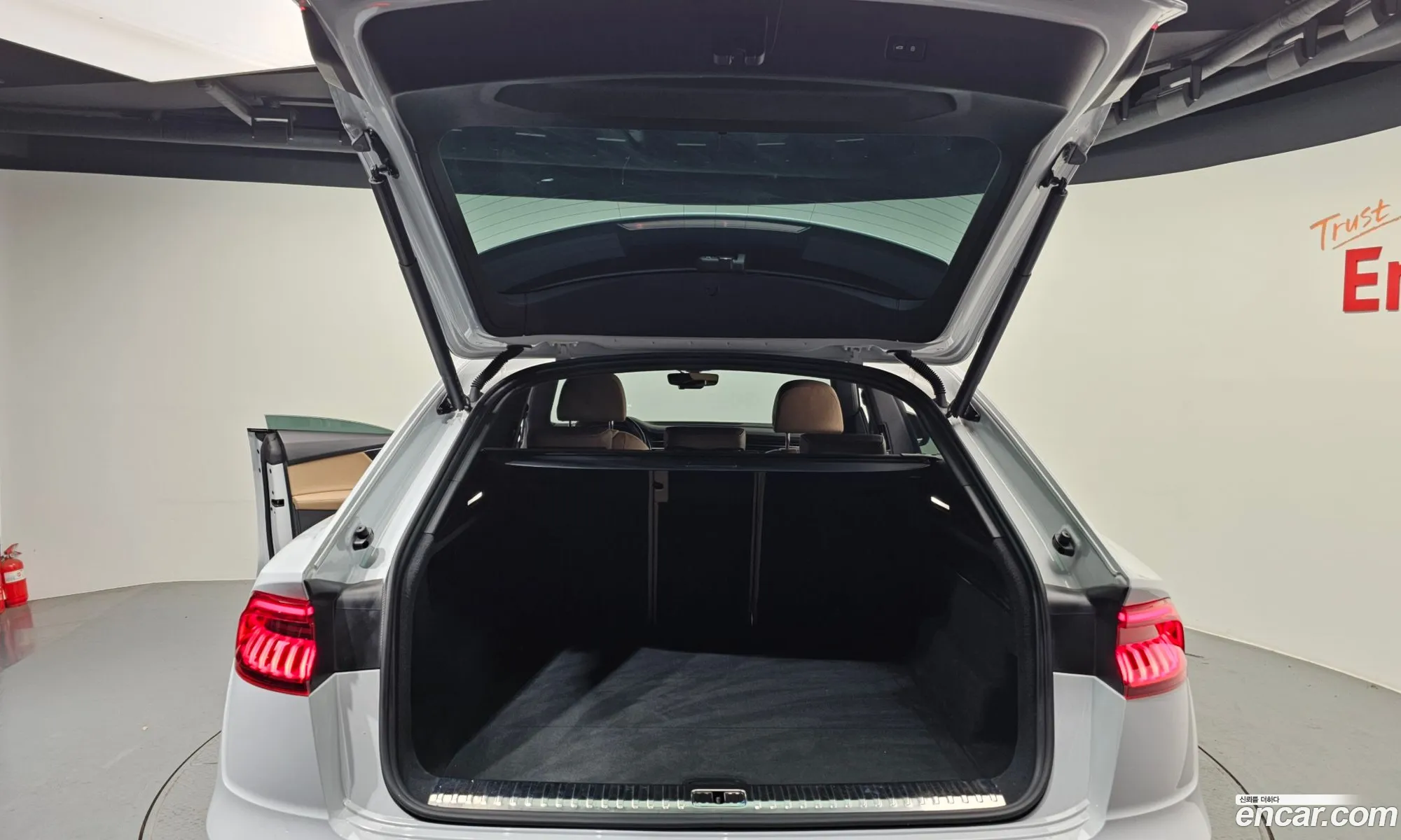 Audi Q8 2023 — 4