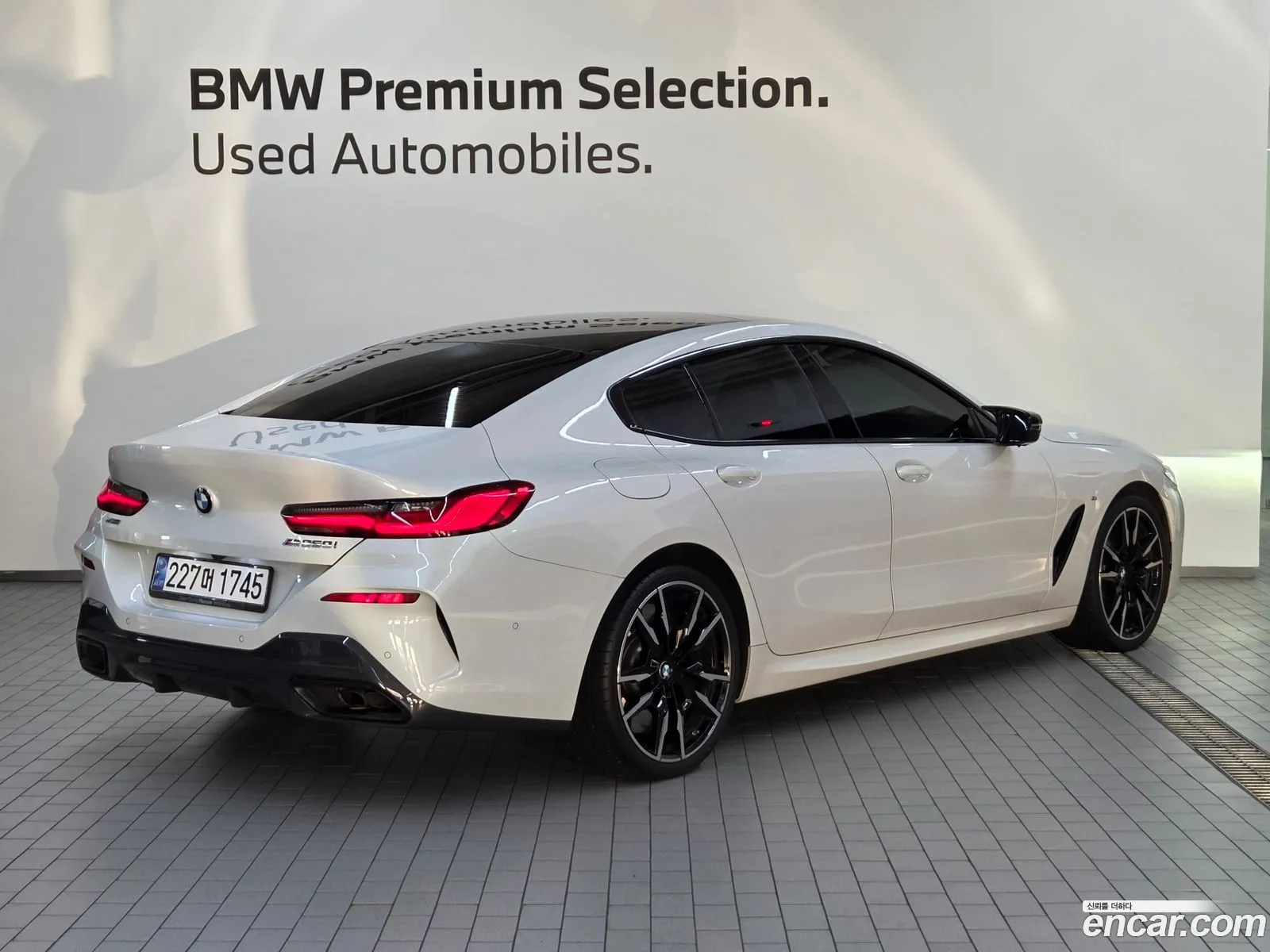 BMW 8 Series 2023 — 18