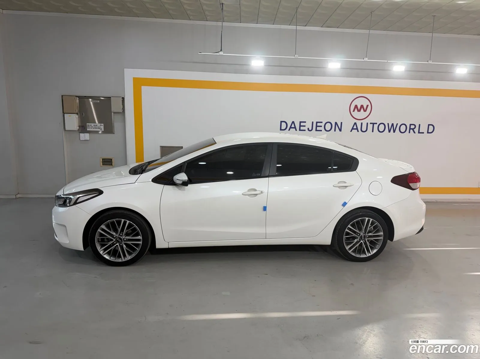 Kia K3 2017 — 12