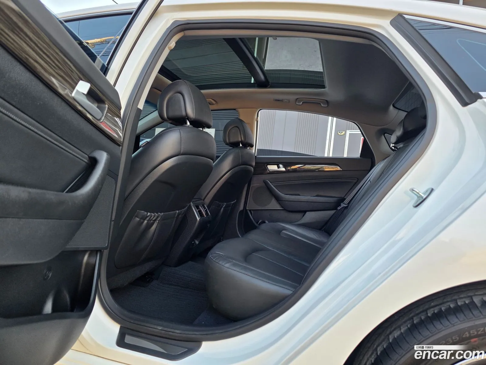 Hyundai LF Sonata 2014 — 17