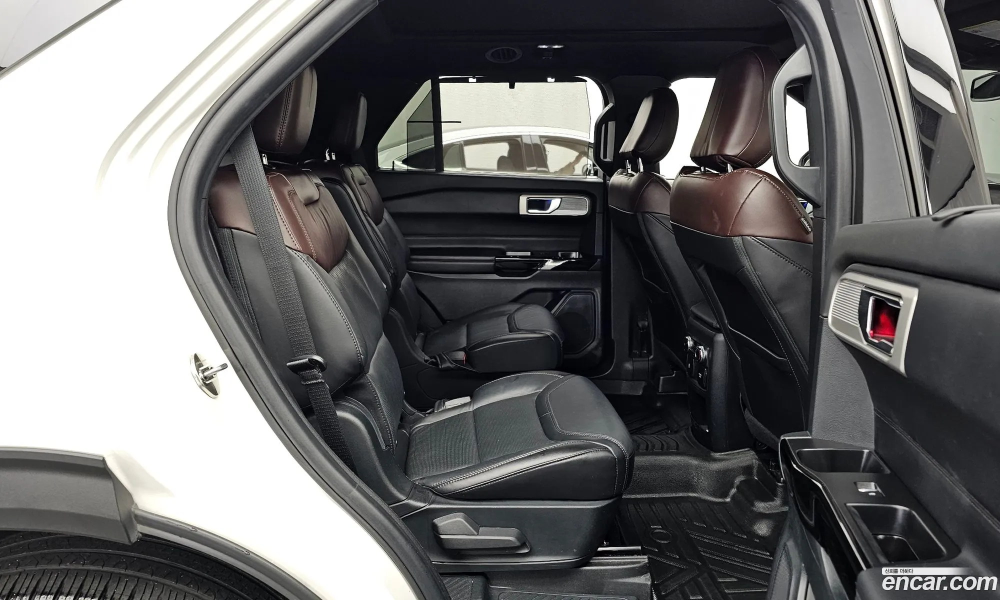 Ford Explorer 6th Gen 2021 1FM5K8HC8MGB48418 — 16