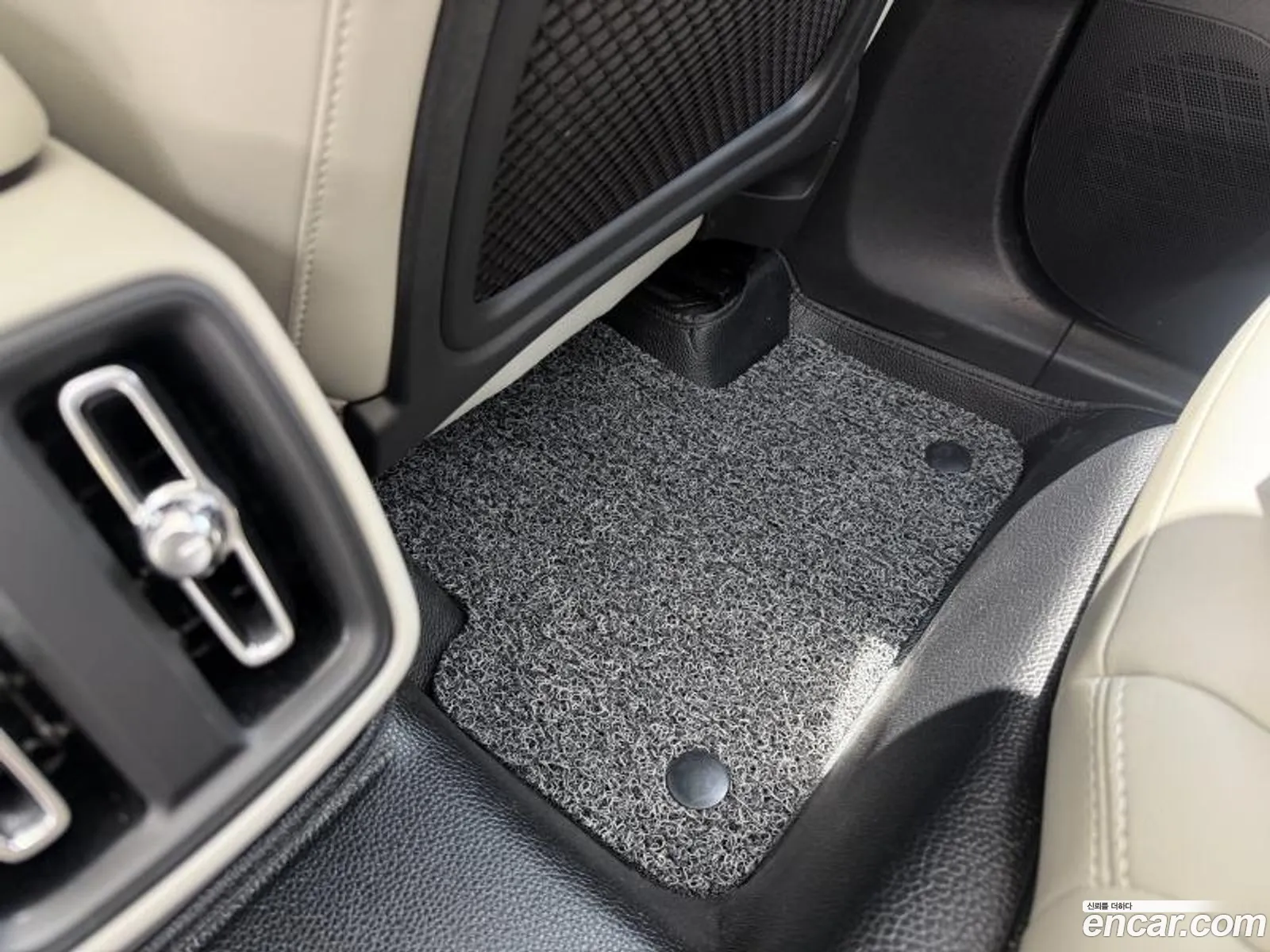 Volvo XC40 2024 — 9