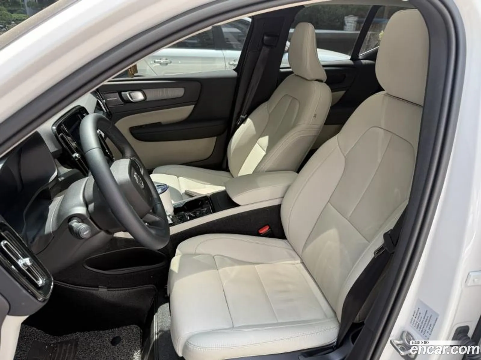 Volvo XC40 2024 — 8