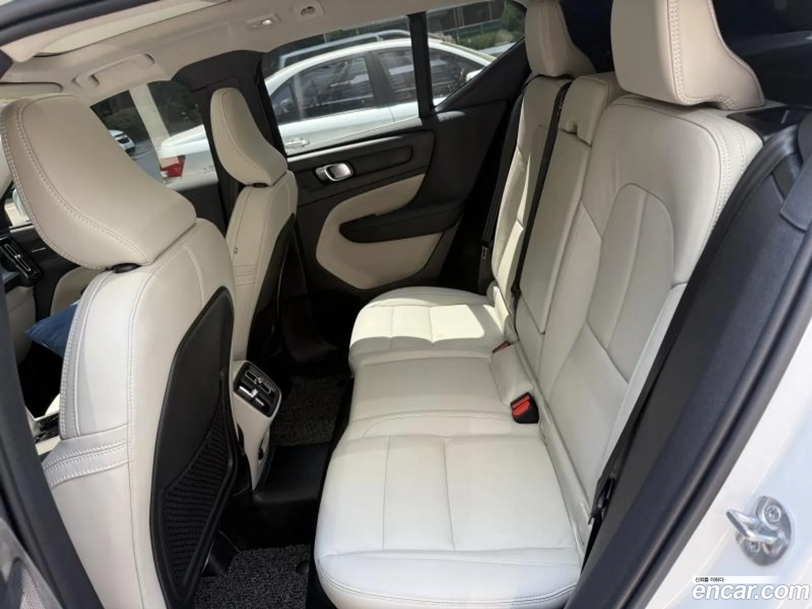Volvo XC40 2024 — 4
