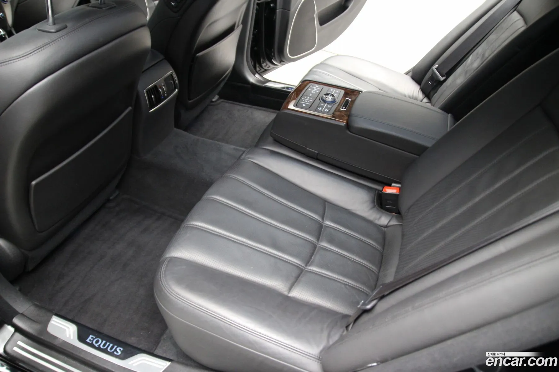 Hyundai Equus 2009 — 14
