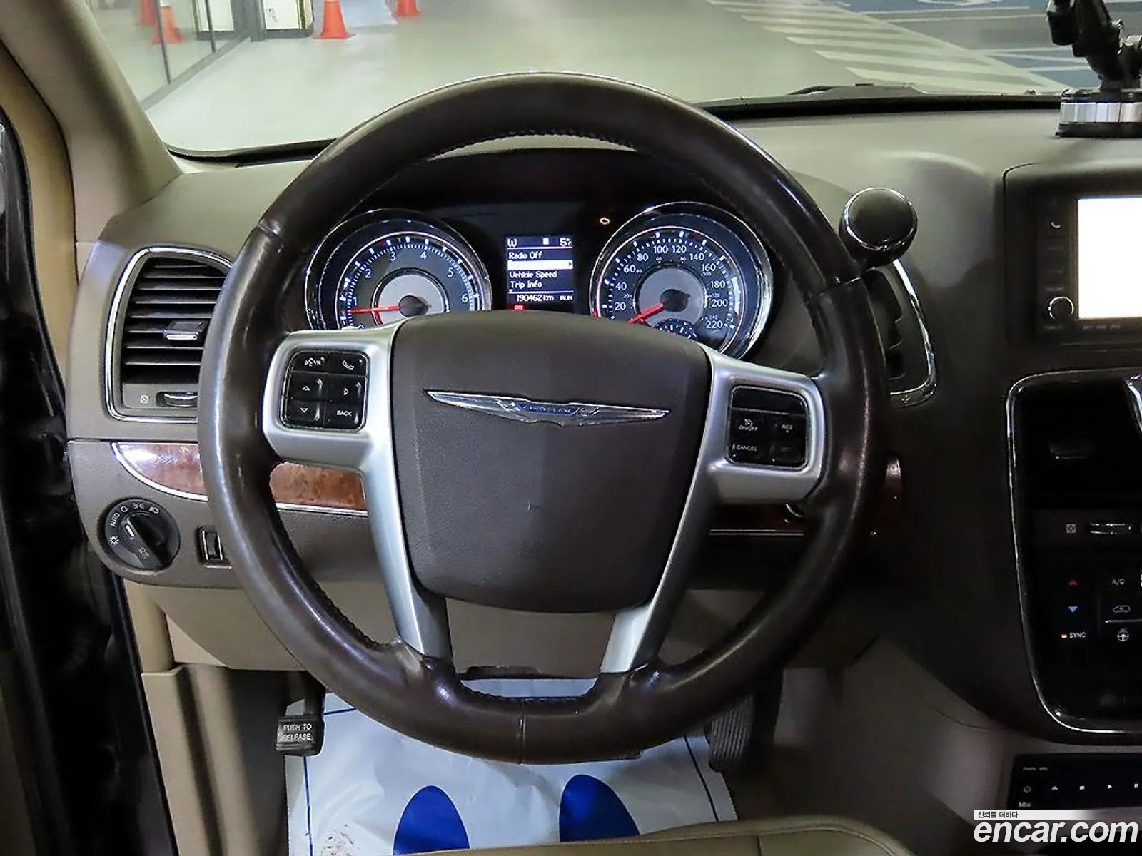 Chrysler Grand Voyager 2011 — 20