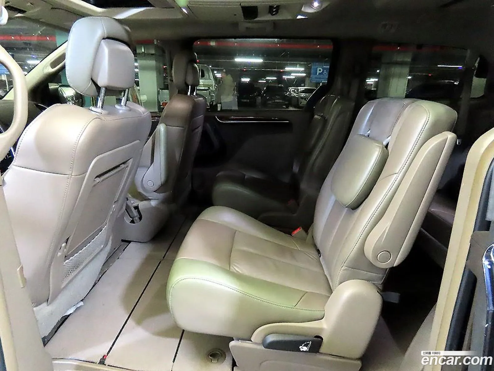 Chrysler Grand Voyager 2011 — 12