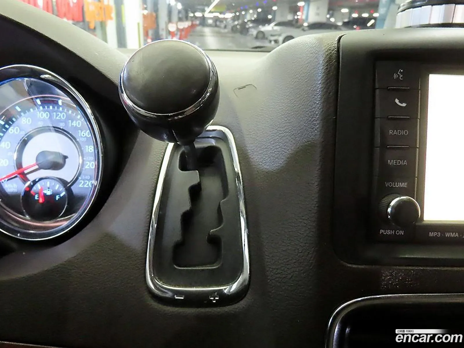 Chrysler Grand Voyager 2011 — 10