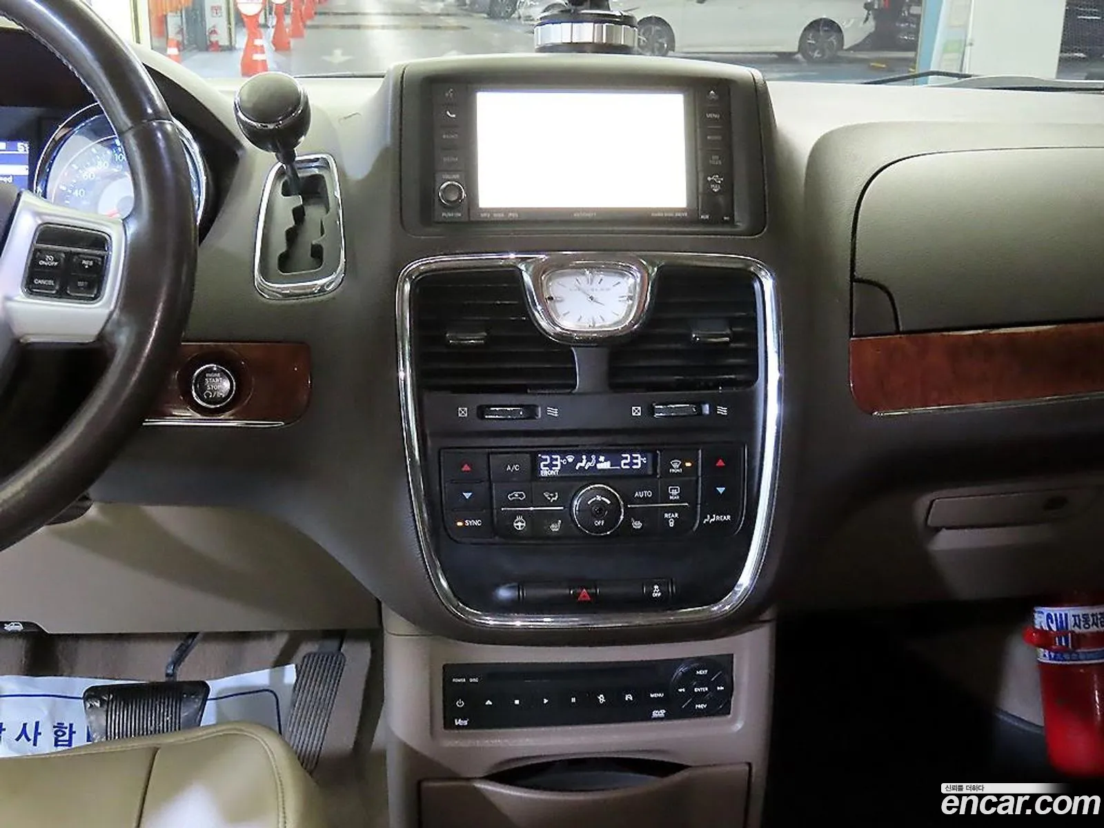 Chrysler Grand Voyager 2011 — 16