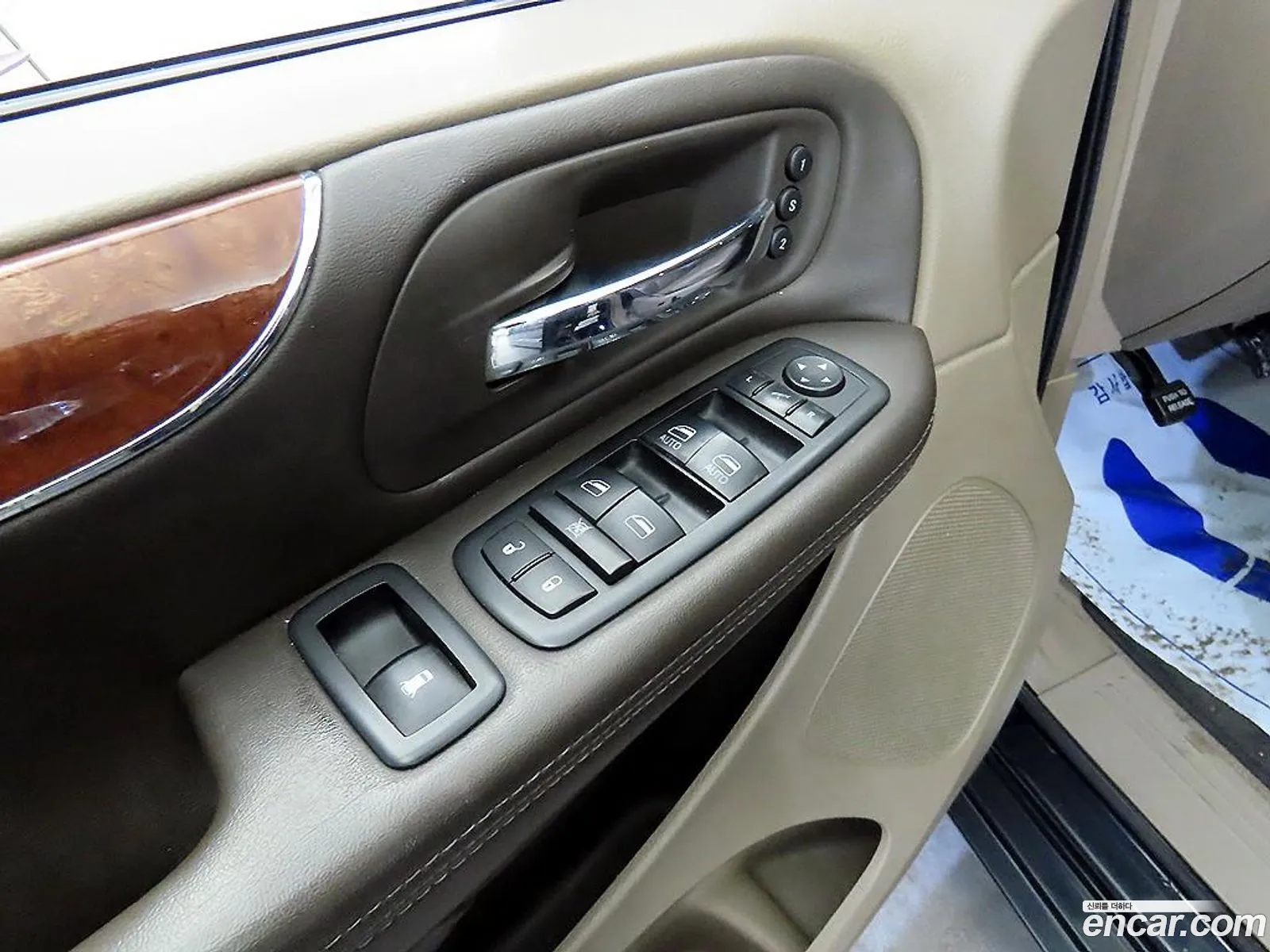Chrysler Grand Voyager 2011 — 14